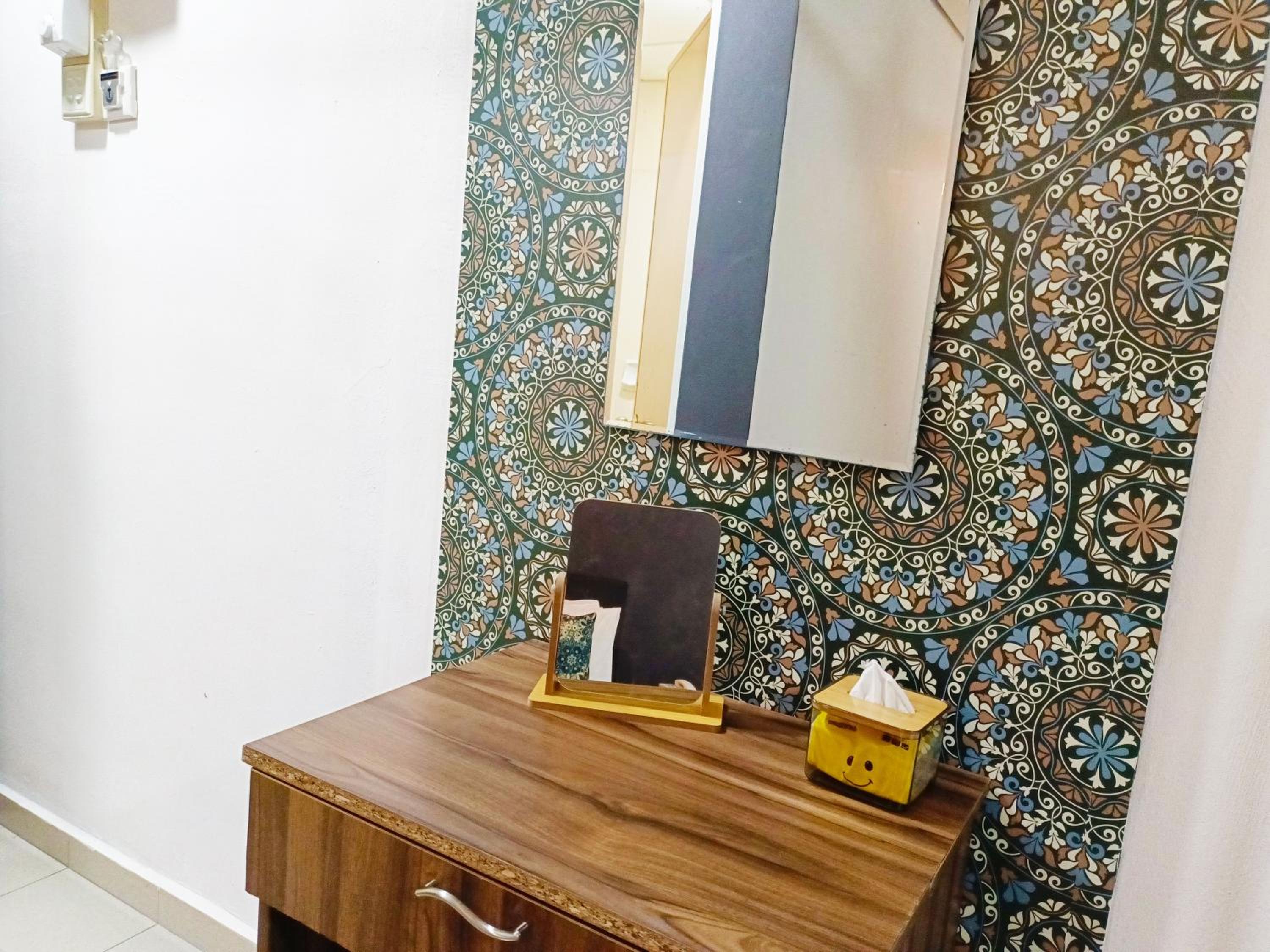 Twin Room with City View - Photo 6