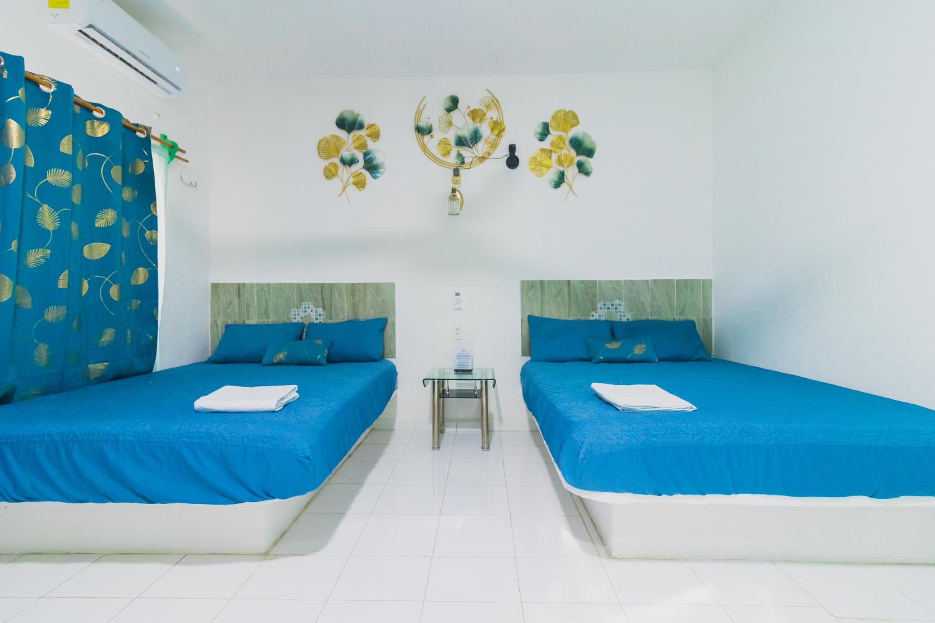 Standard Queen Room with Two Queen Beds - Photo 5