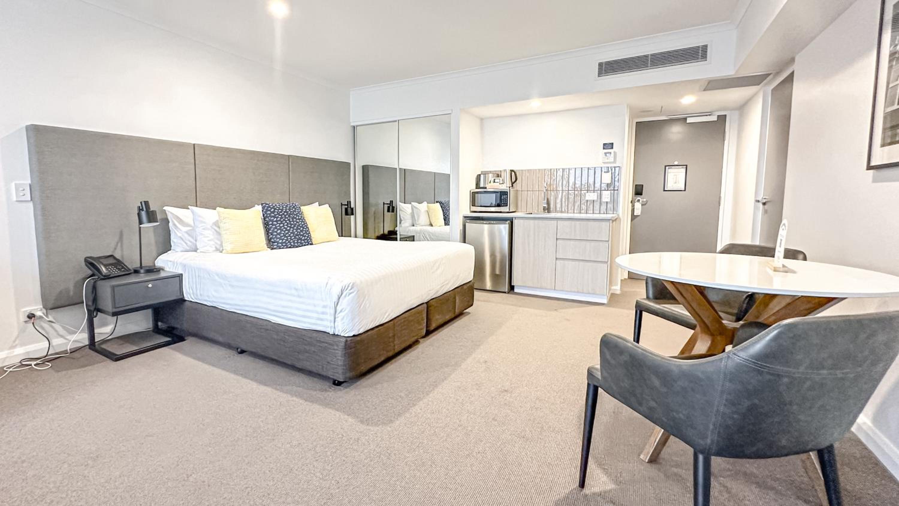 Three-Bedroom Suite - Dual Key  - Photo 13