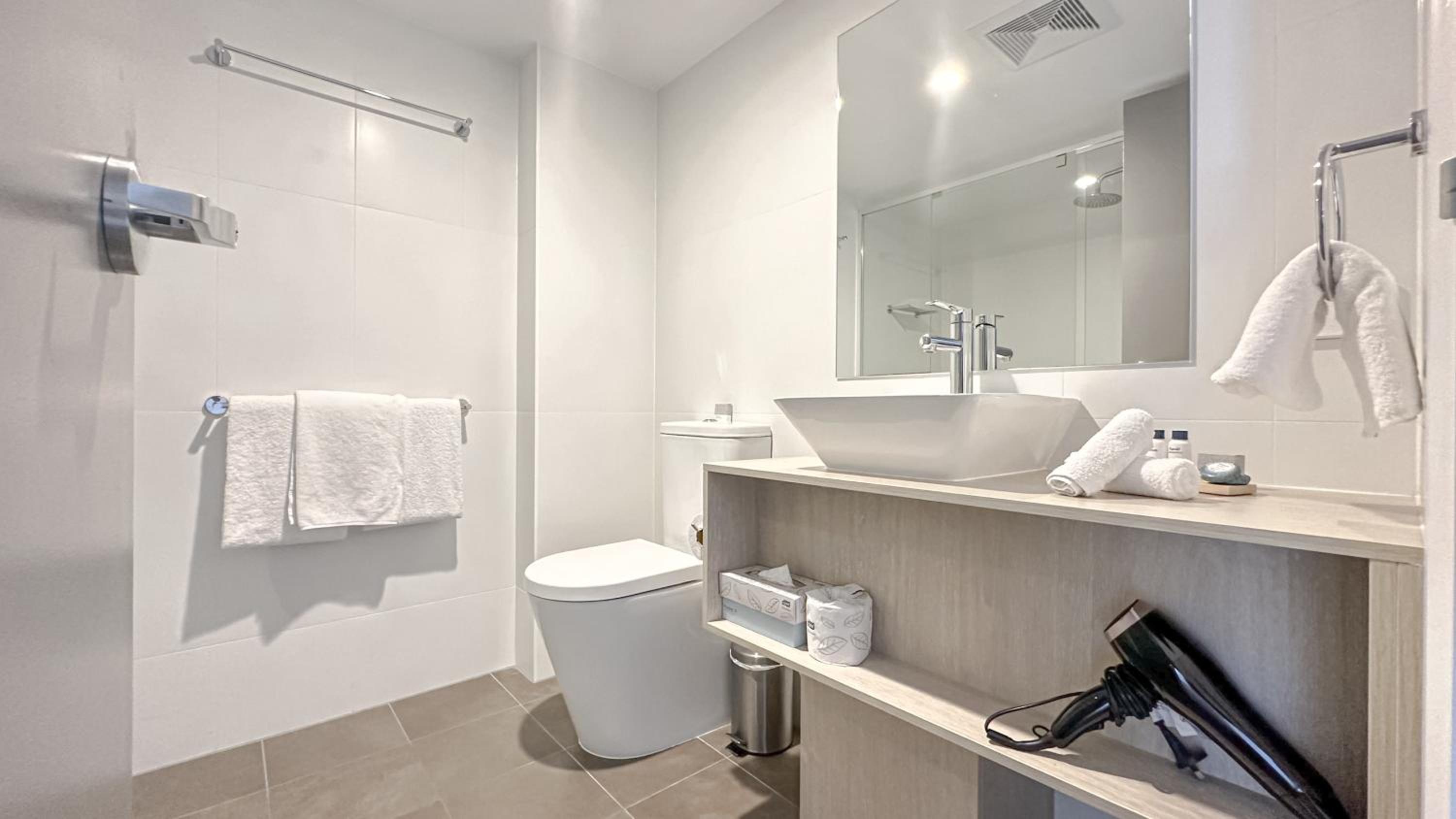 Three-Bedroom Suite - Dual Key  - Photo 11