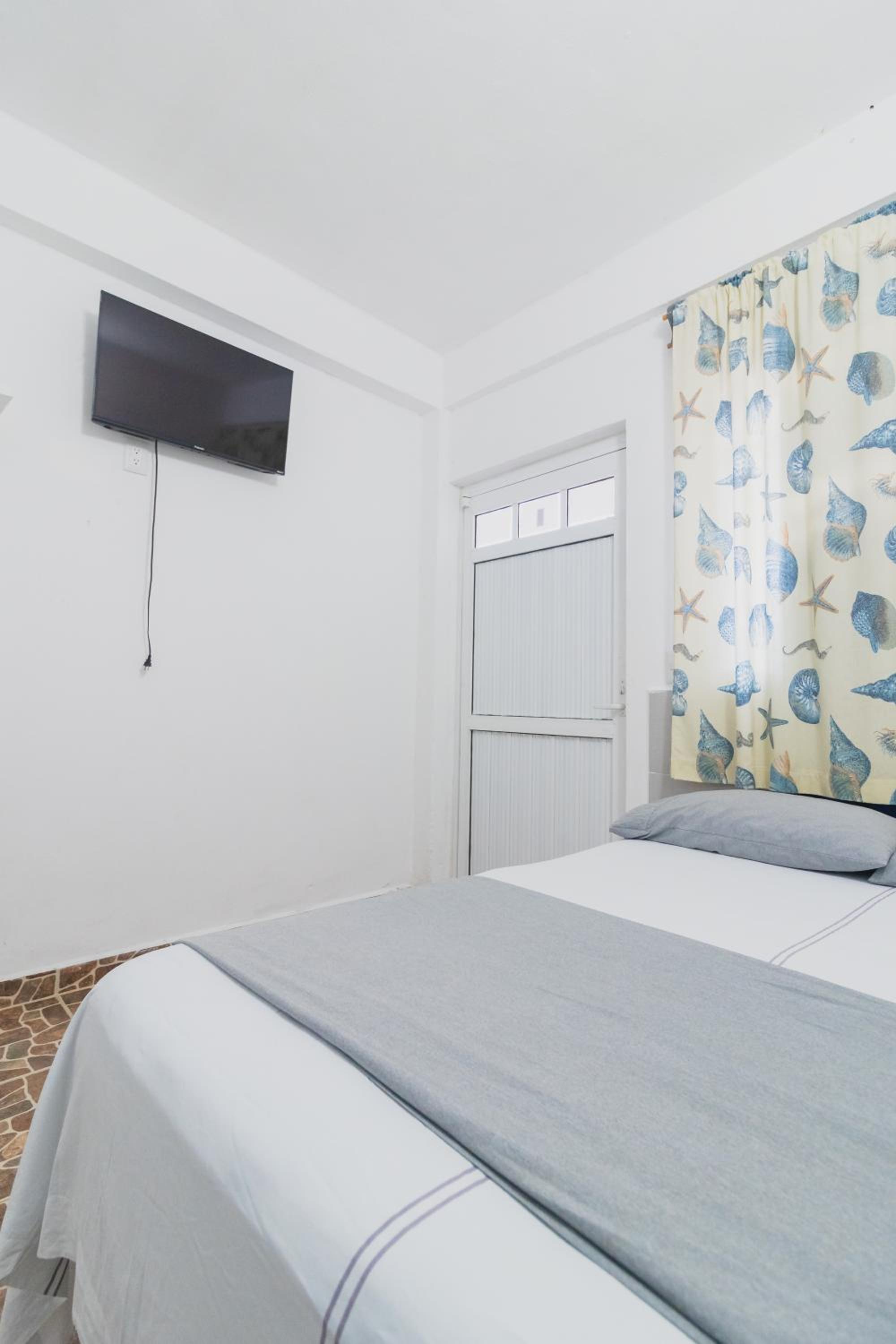 Double Room with Private Bathroom - Photo 1