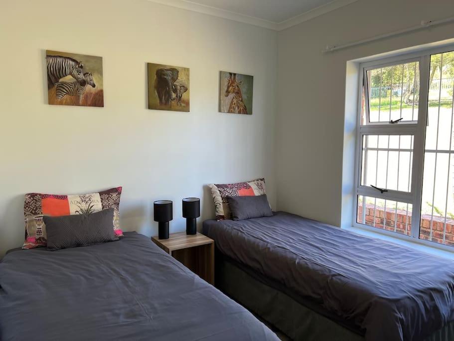 Three-Bedroom House photo 3