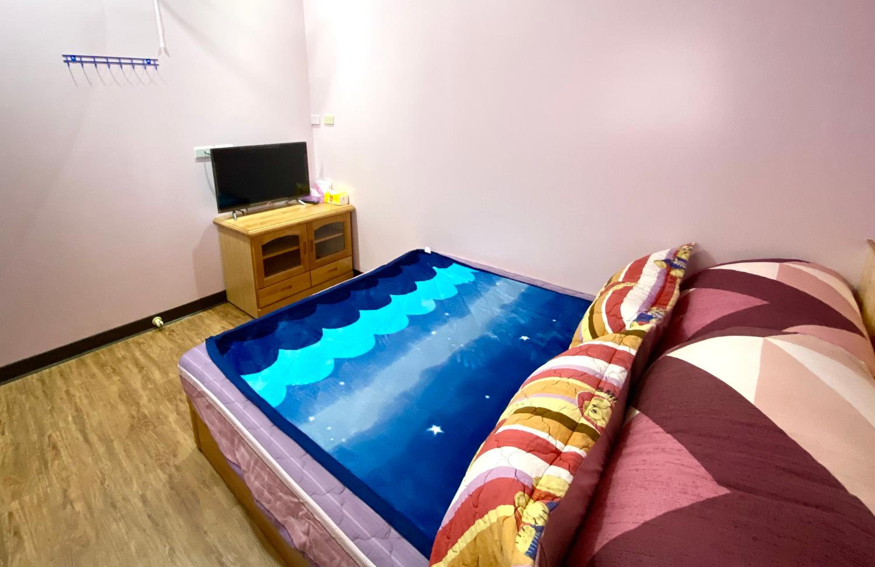 Double Room with Shared Bathroom photo 2