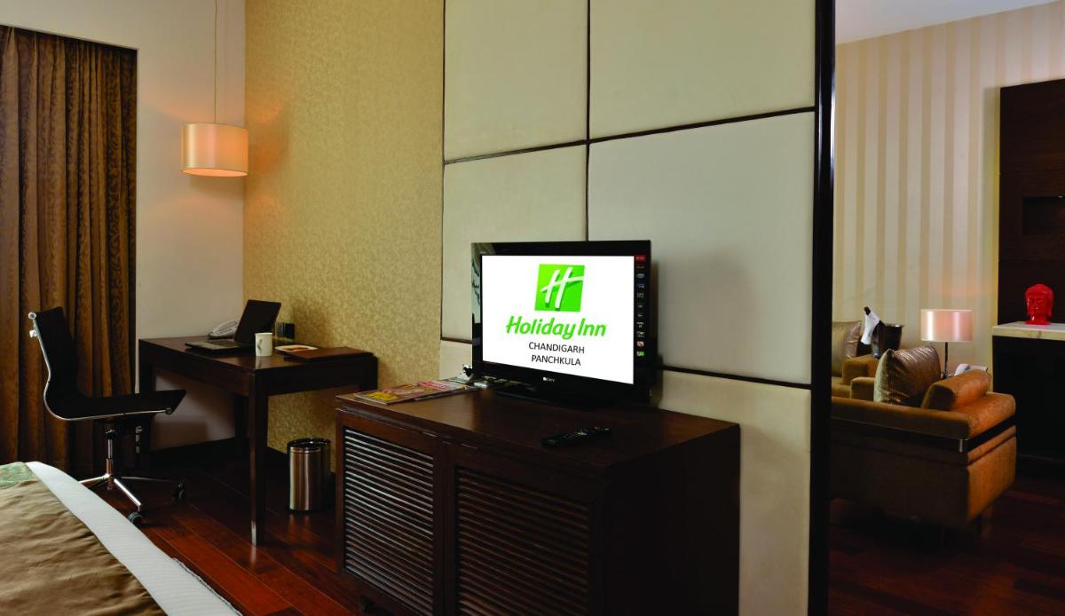 One-Bedroom King Suite with Kitchen
