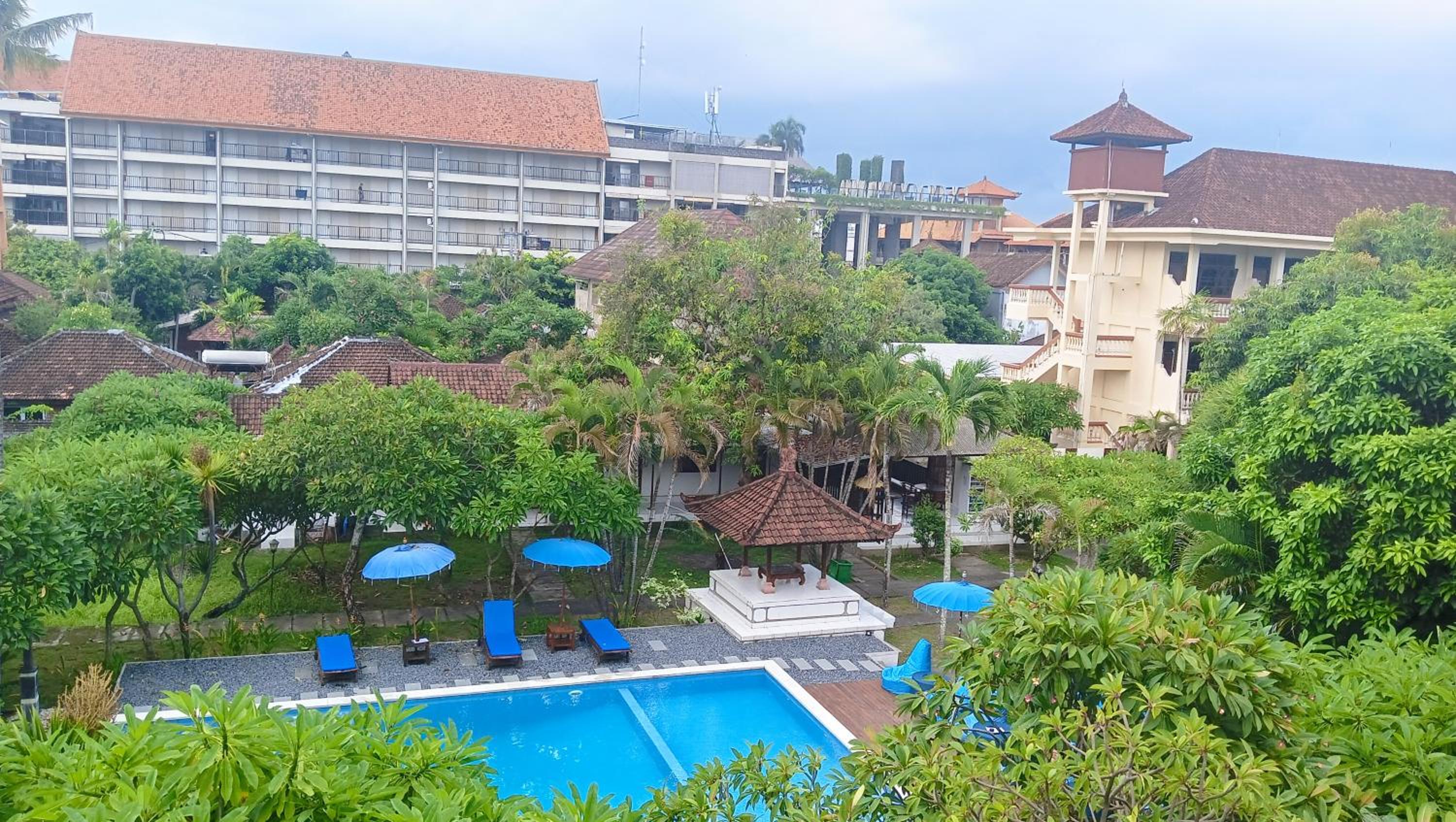 Twin Room with Pool View - Photo 5