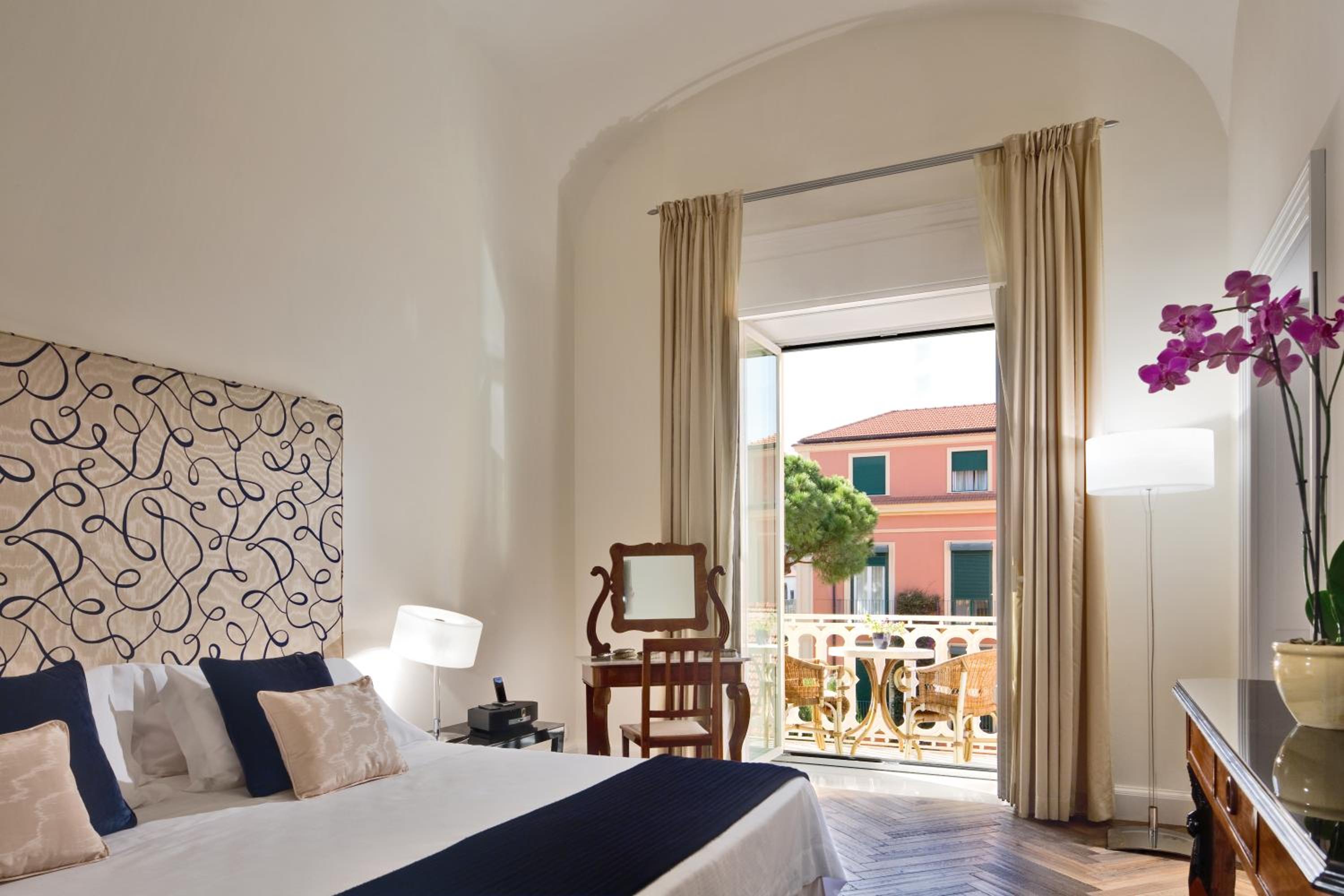 Junior Suite with Sea View - Photo 3