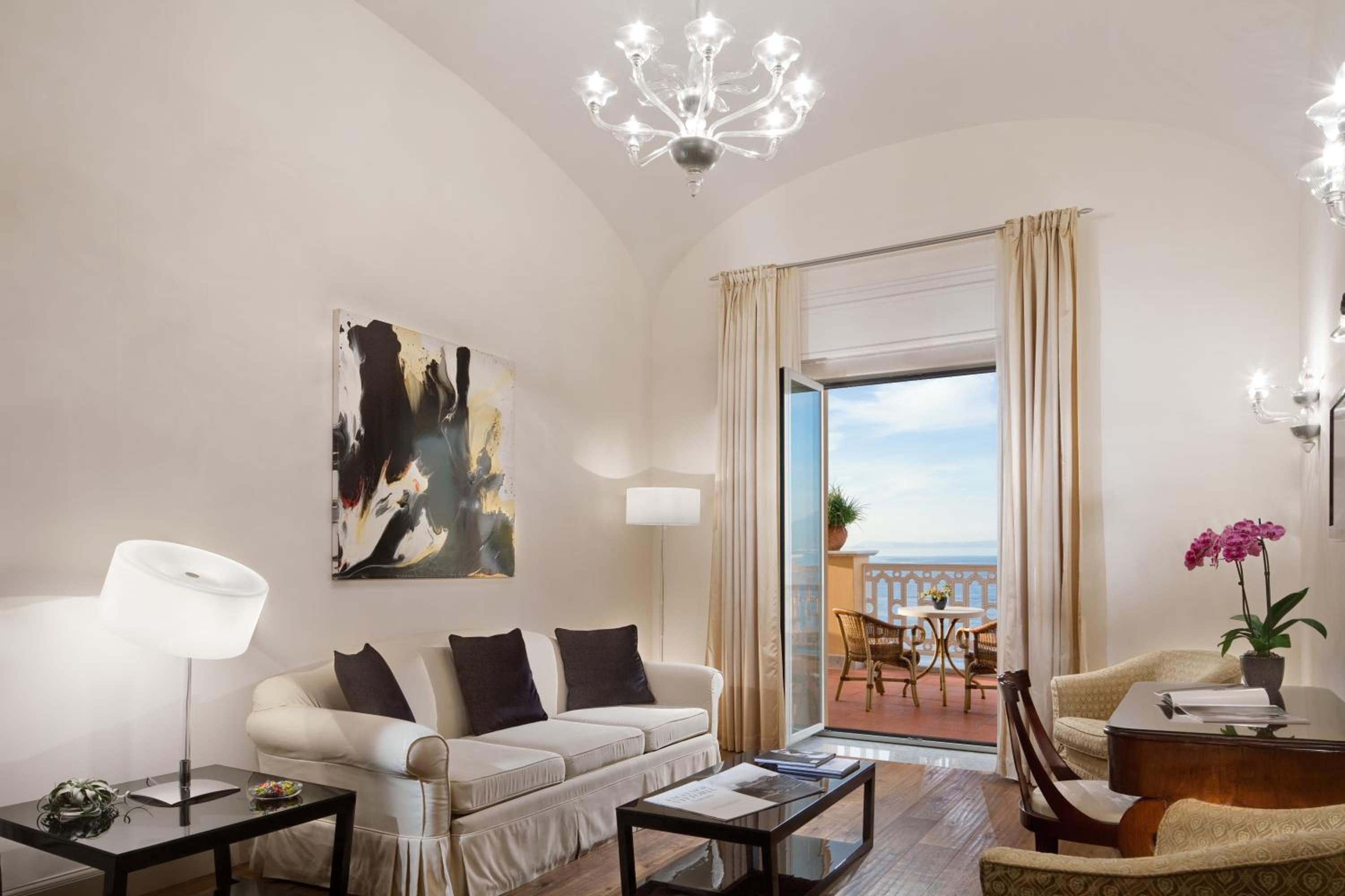Suite with Terrace thumbnail 6