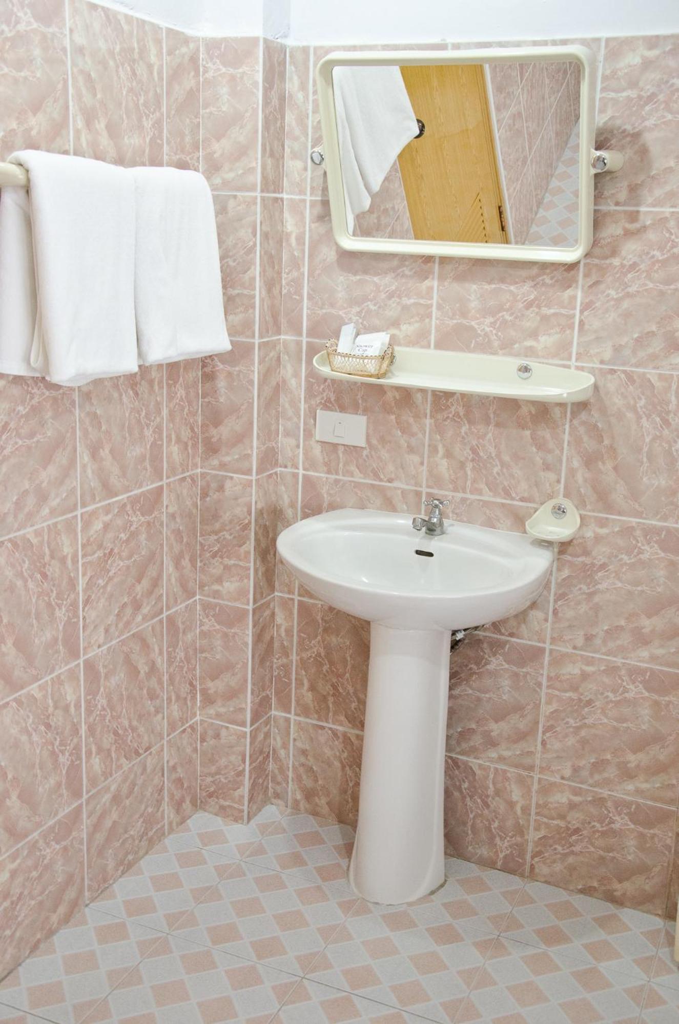 Deluxe Triple Room photo 3