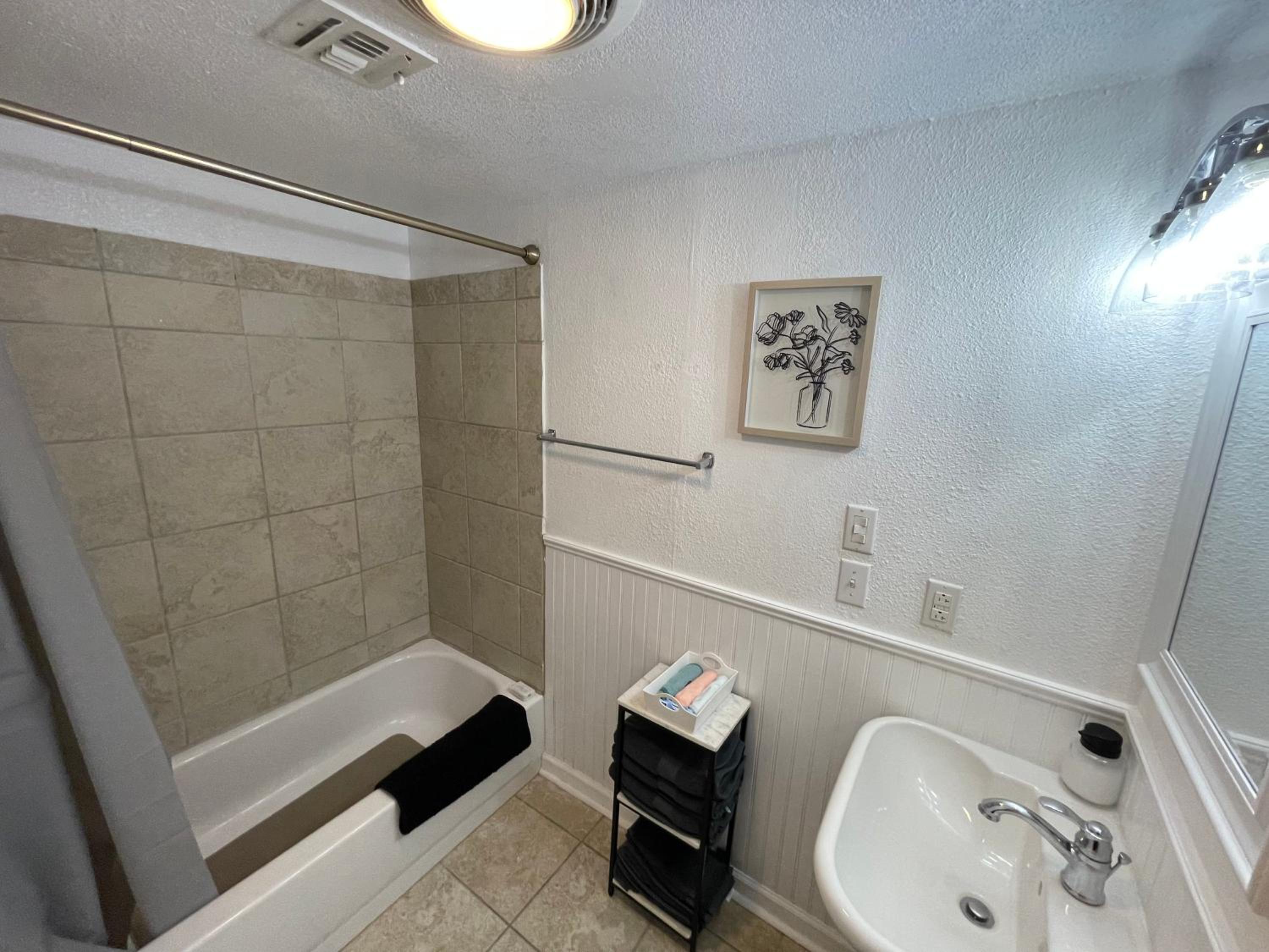 Three-Bedroom House photo 3