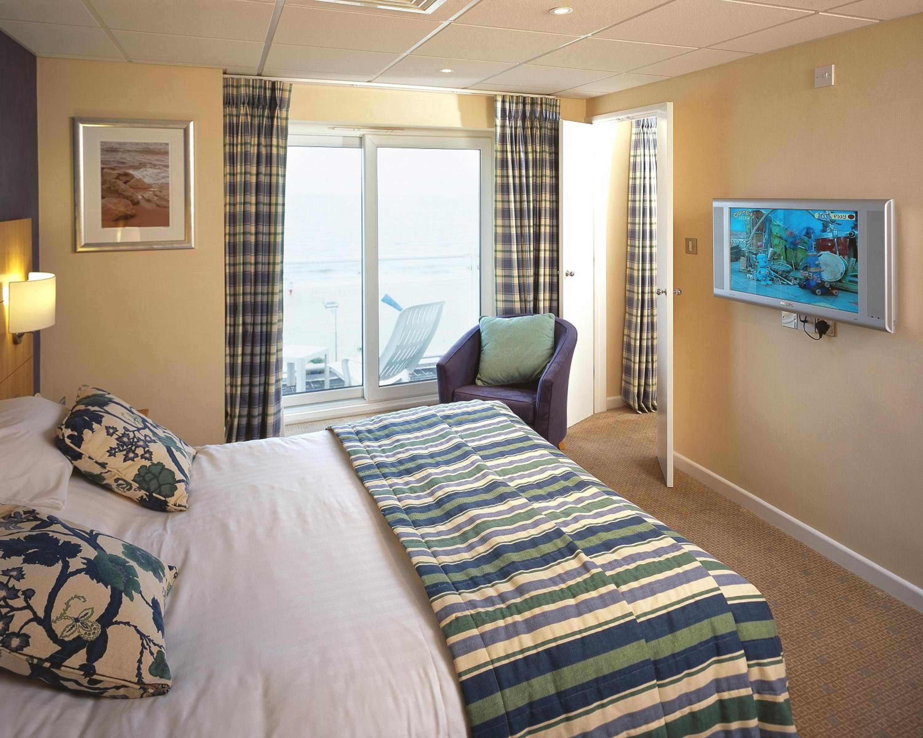 Family Room with Balcony and Sea View