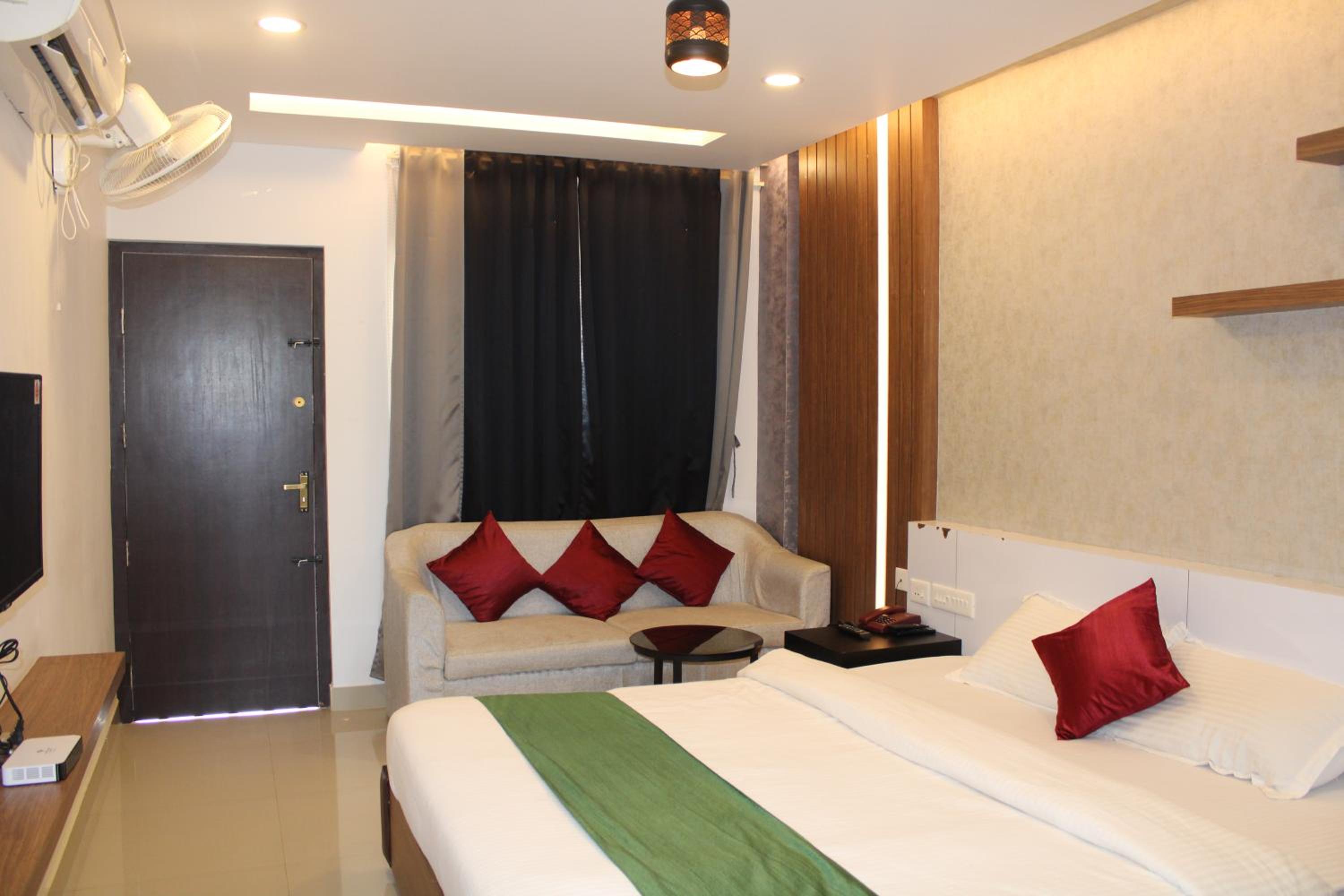 King Suite with Balcony photo 1