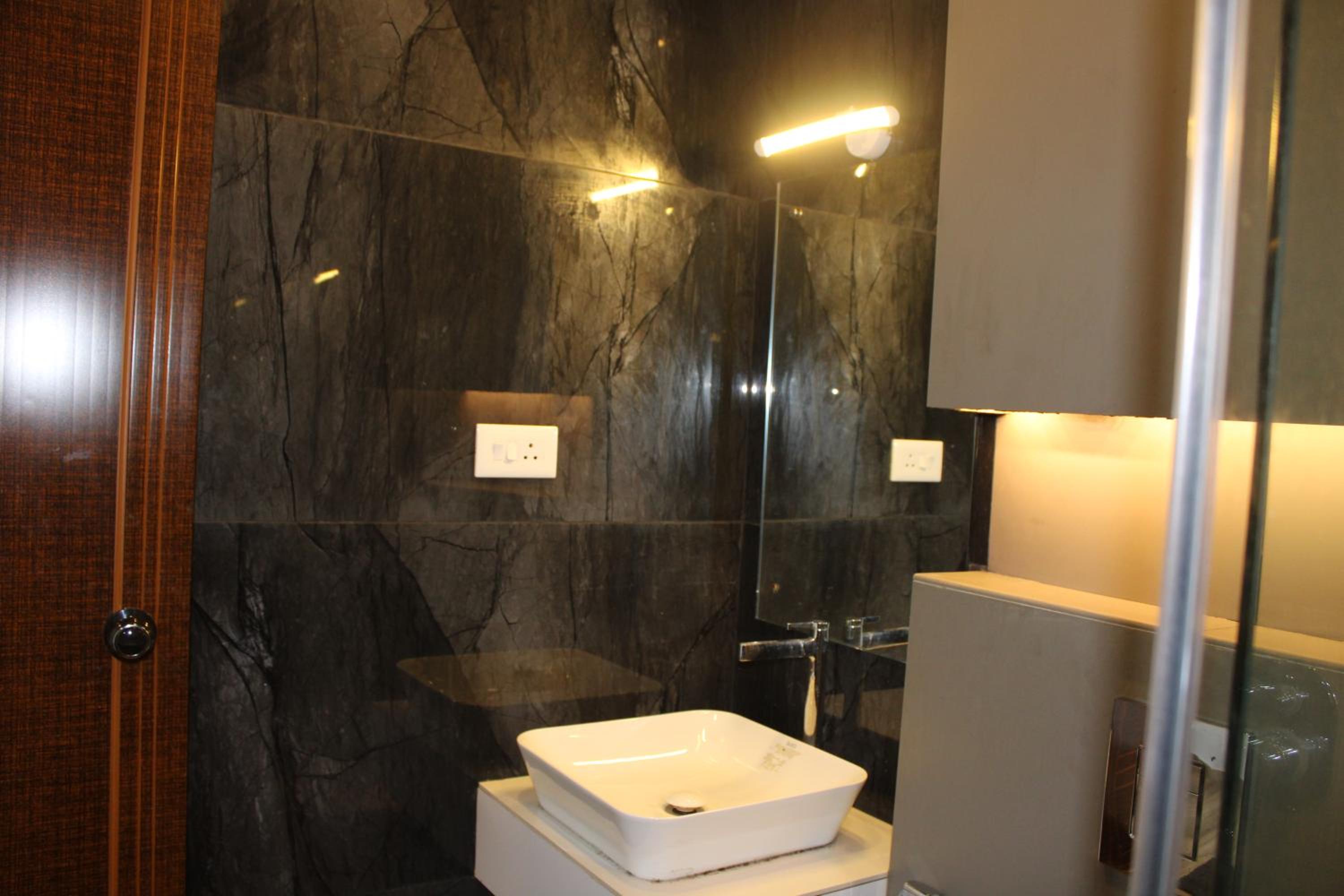 Superior King Suite photo 3