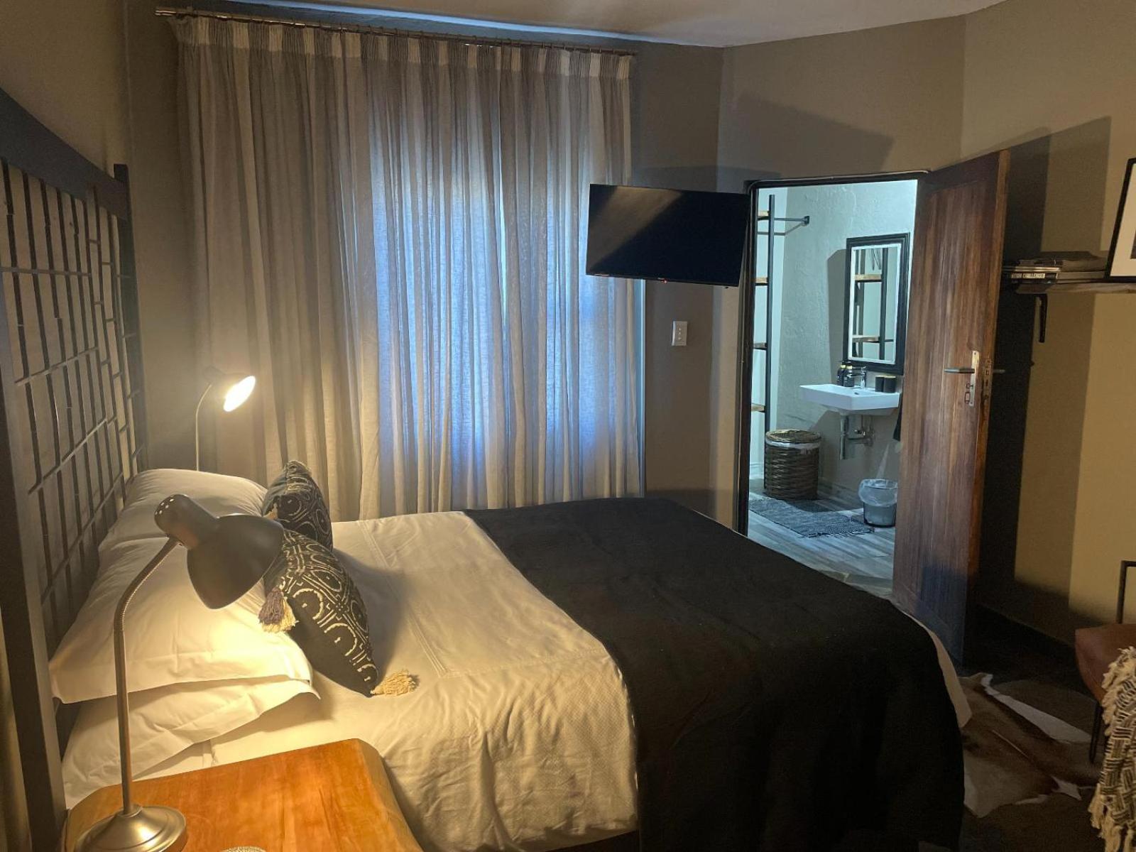 Deluxe Queen Room