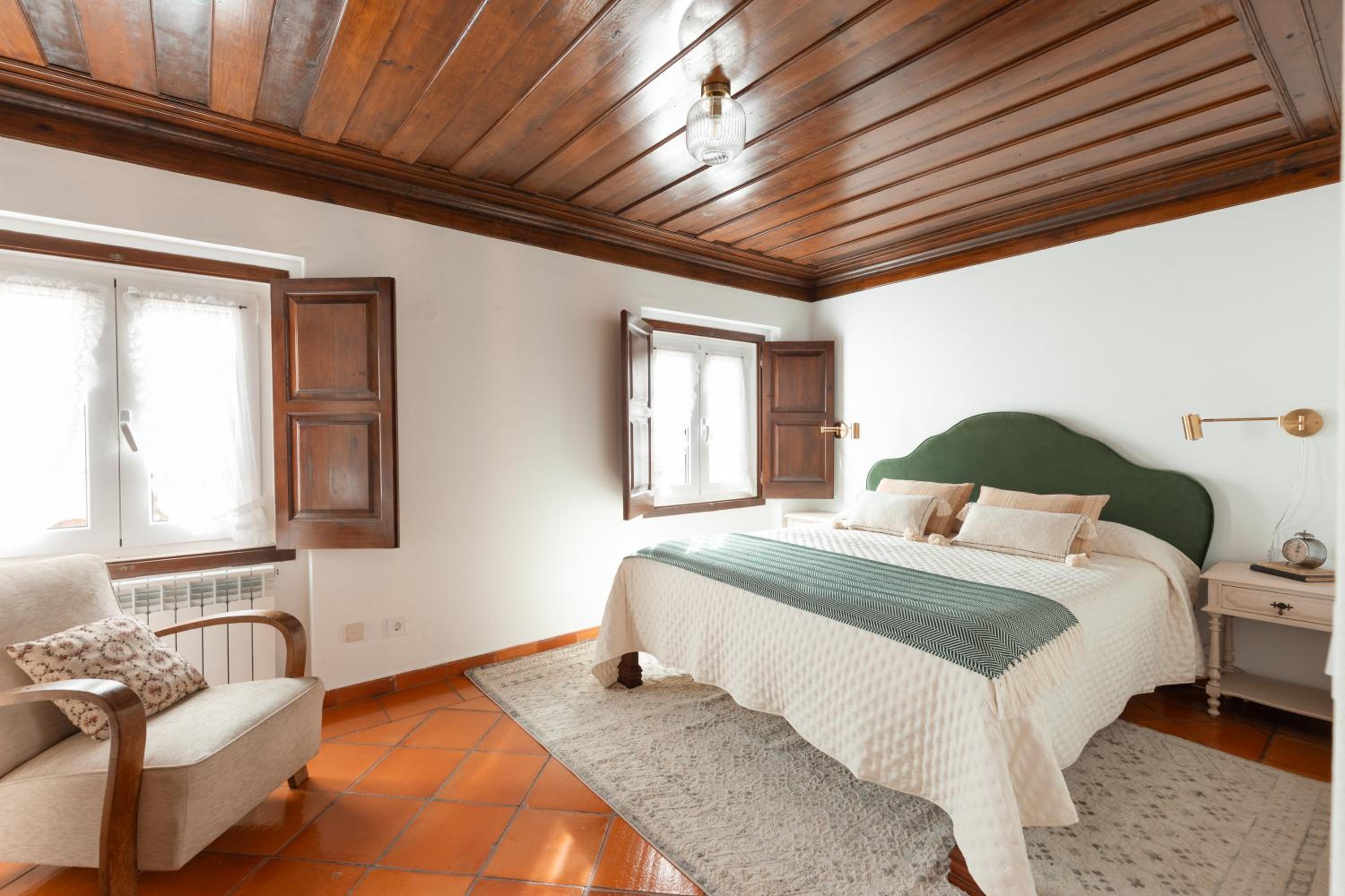 Large Double Room - Photo 1