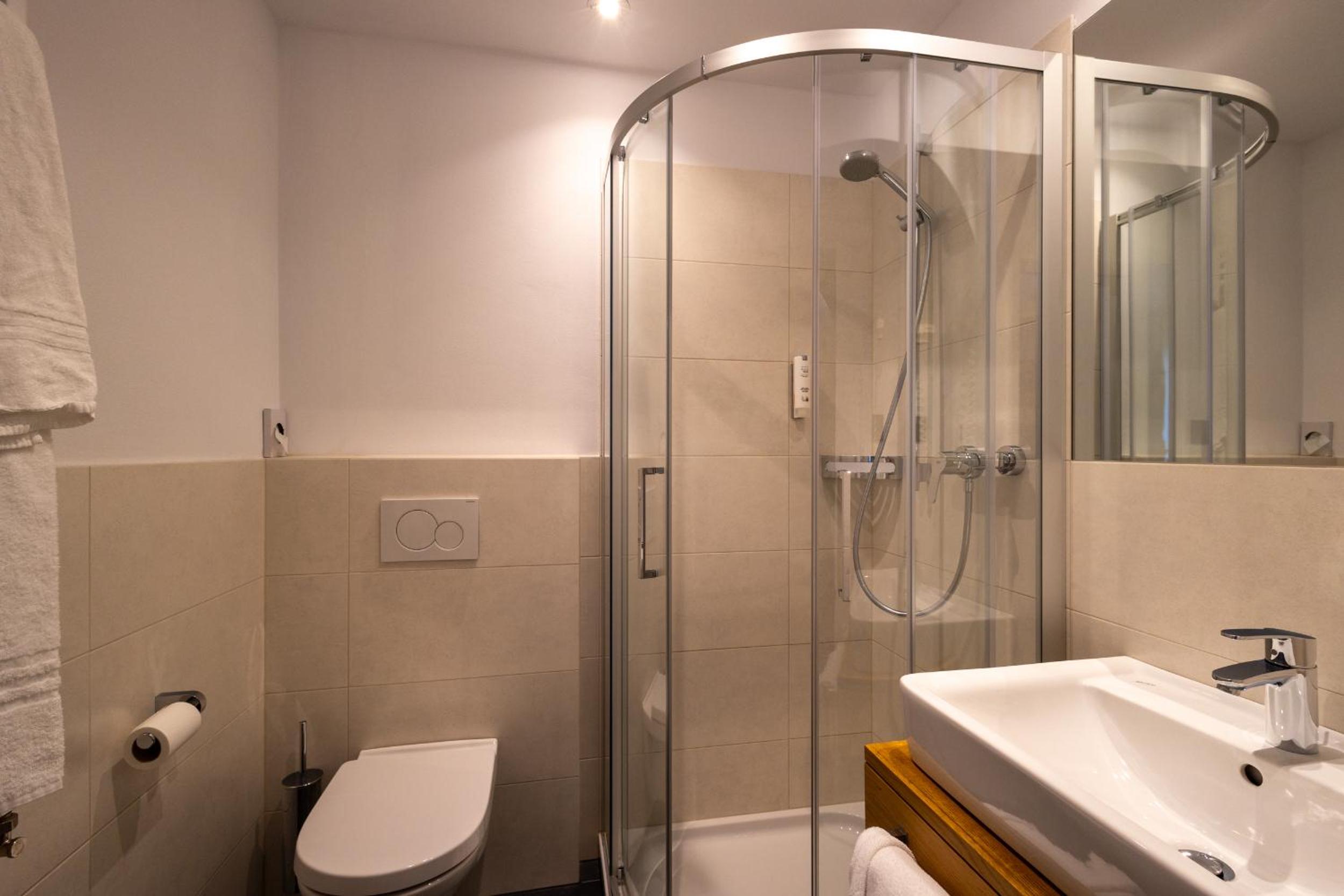 Double Room with Balcony - Photo 3