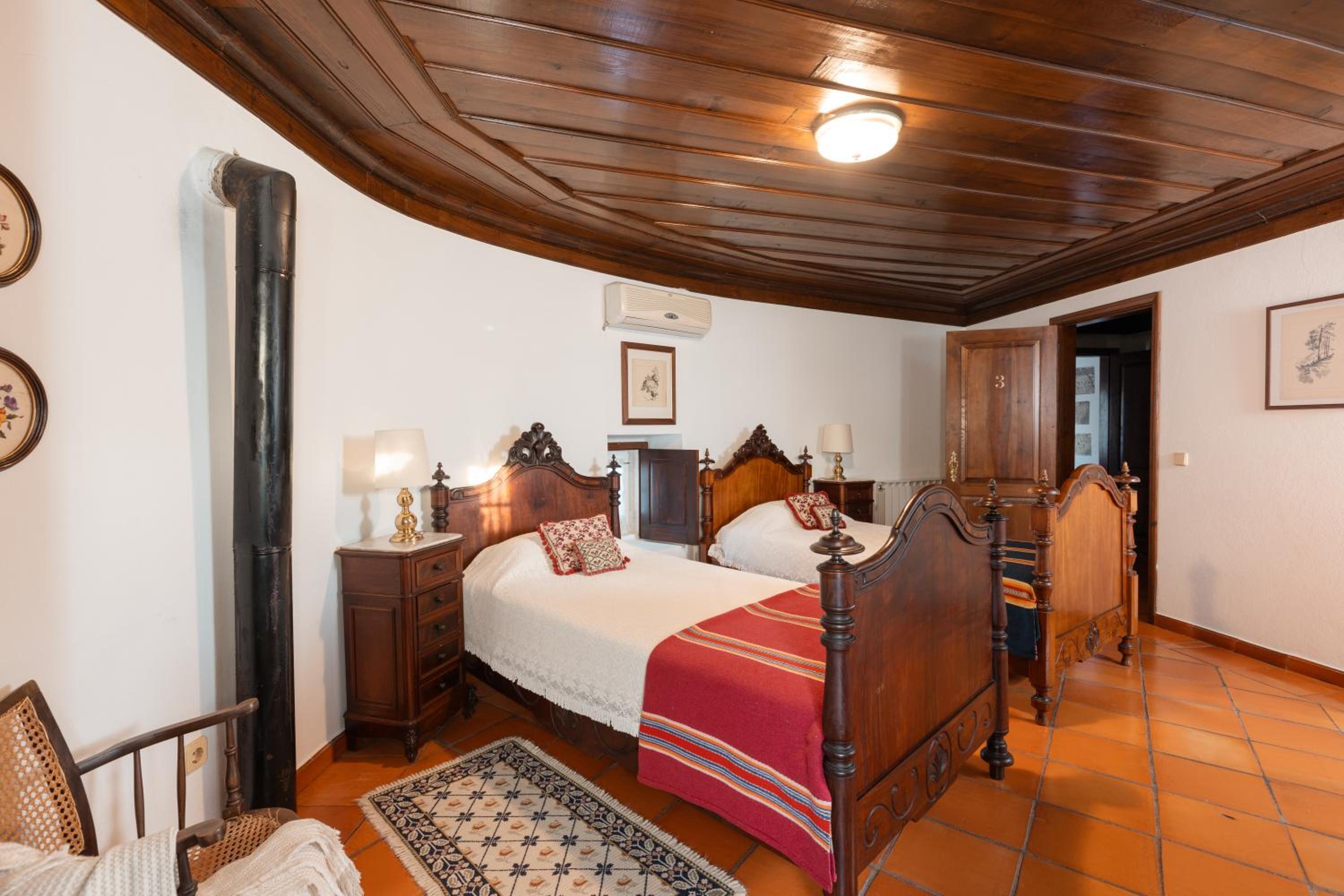 Twin Room - Photo 13