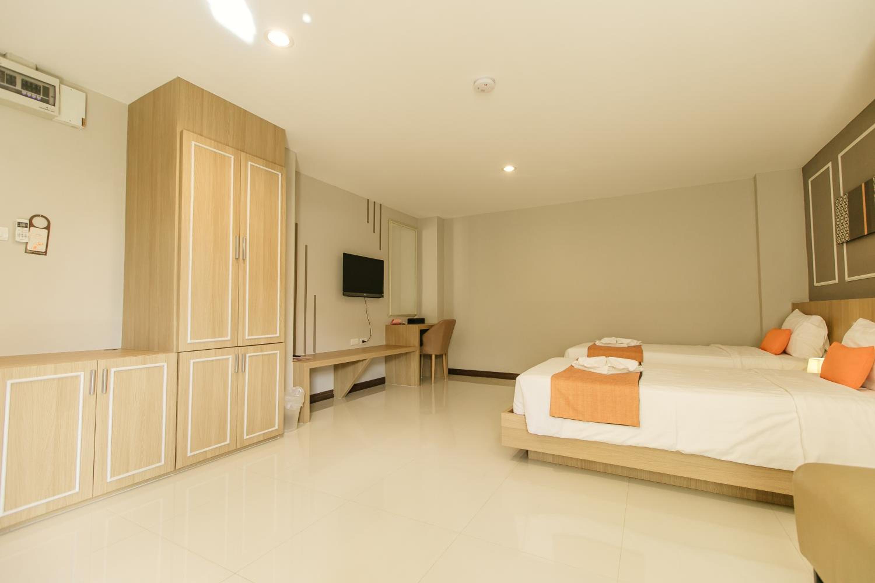 Deluxe Twin Room - Photo 9