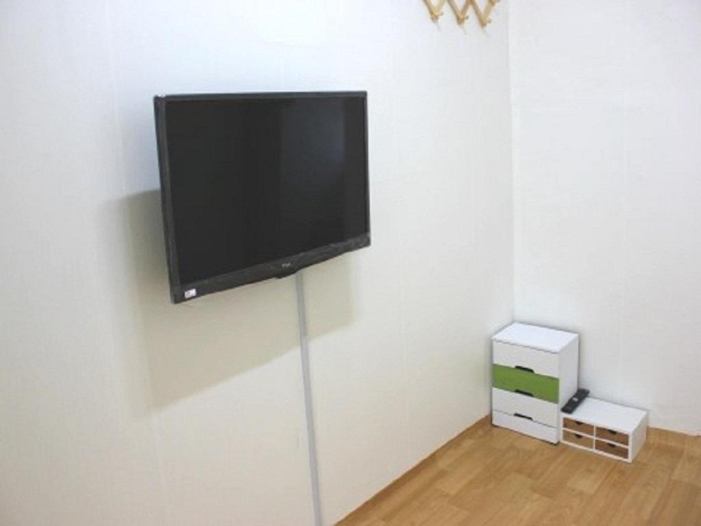 Family Room with Private Bathroom - Photo 10