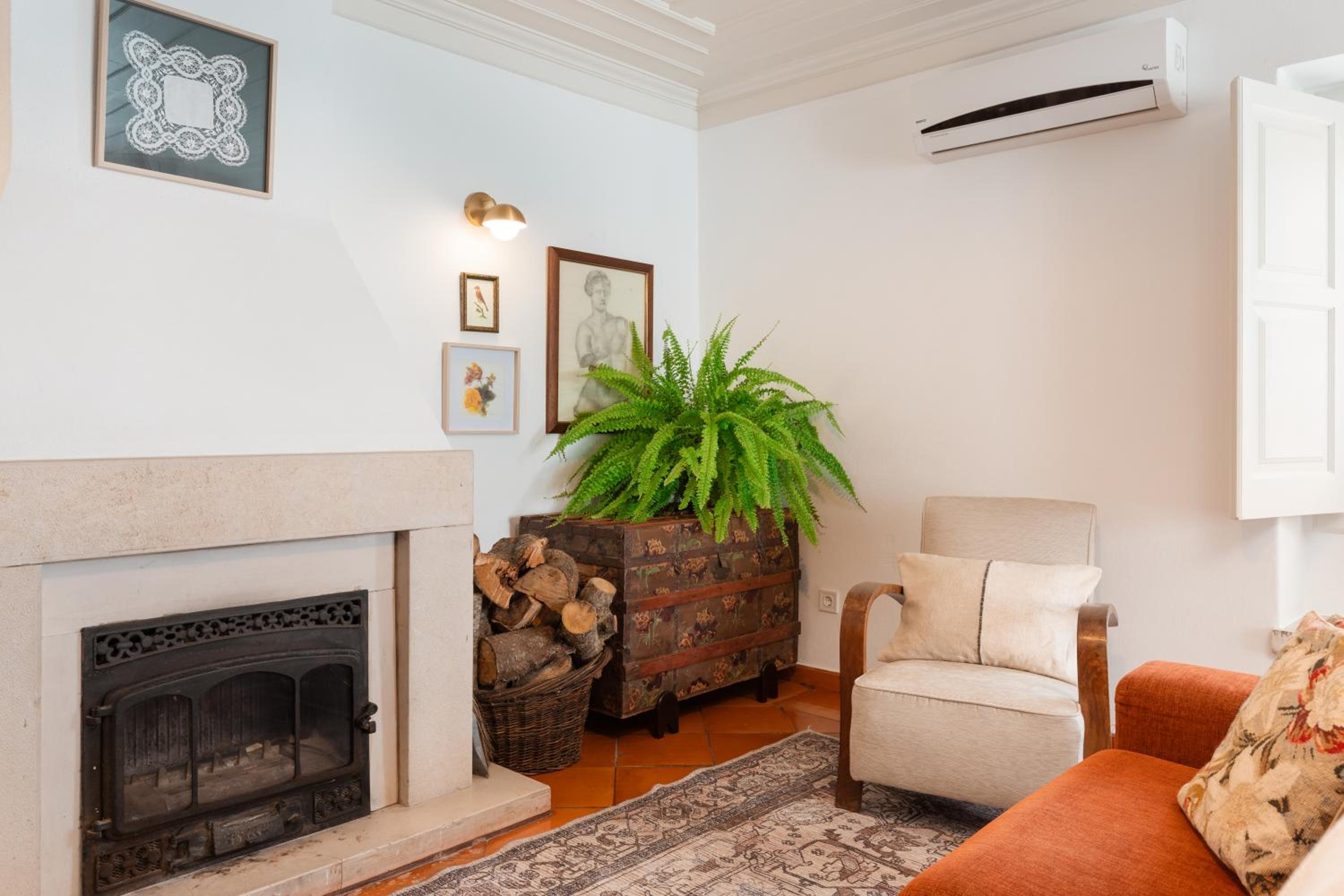 One-Bedroom Apartment - Photo 3