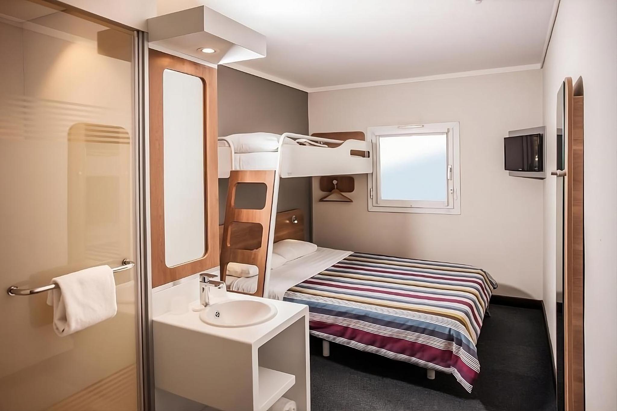 Standard Triple Room (Nonsmoking)