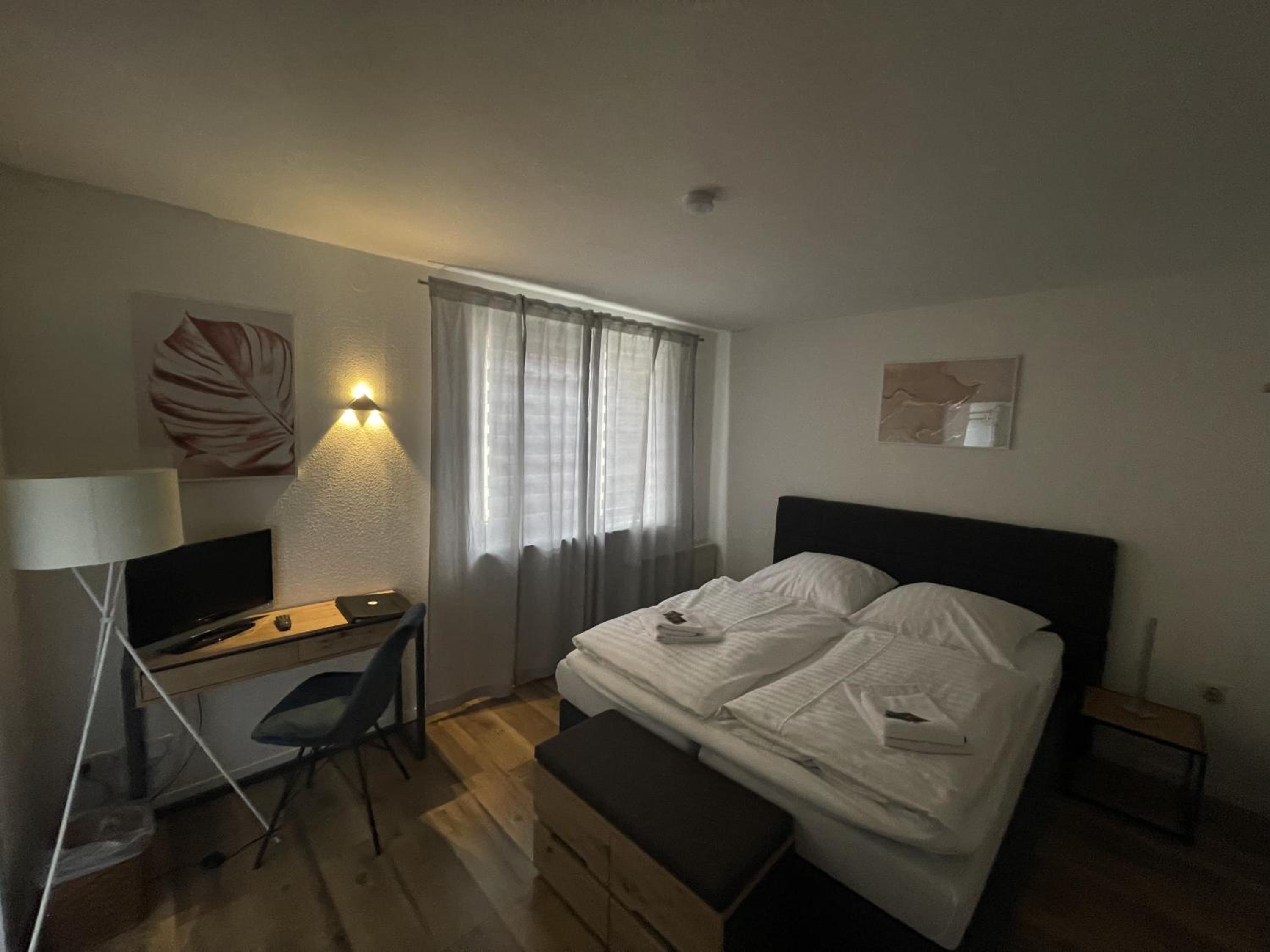 Double Room with Private Bathroom - Photo 4