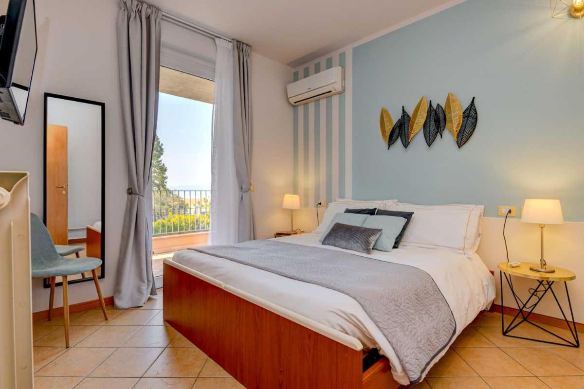 One-Bedroom Standard Apartment - Photo 9