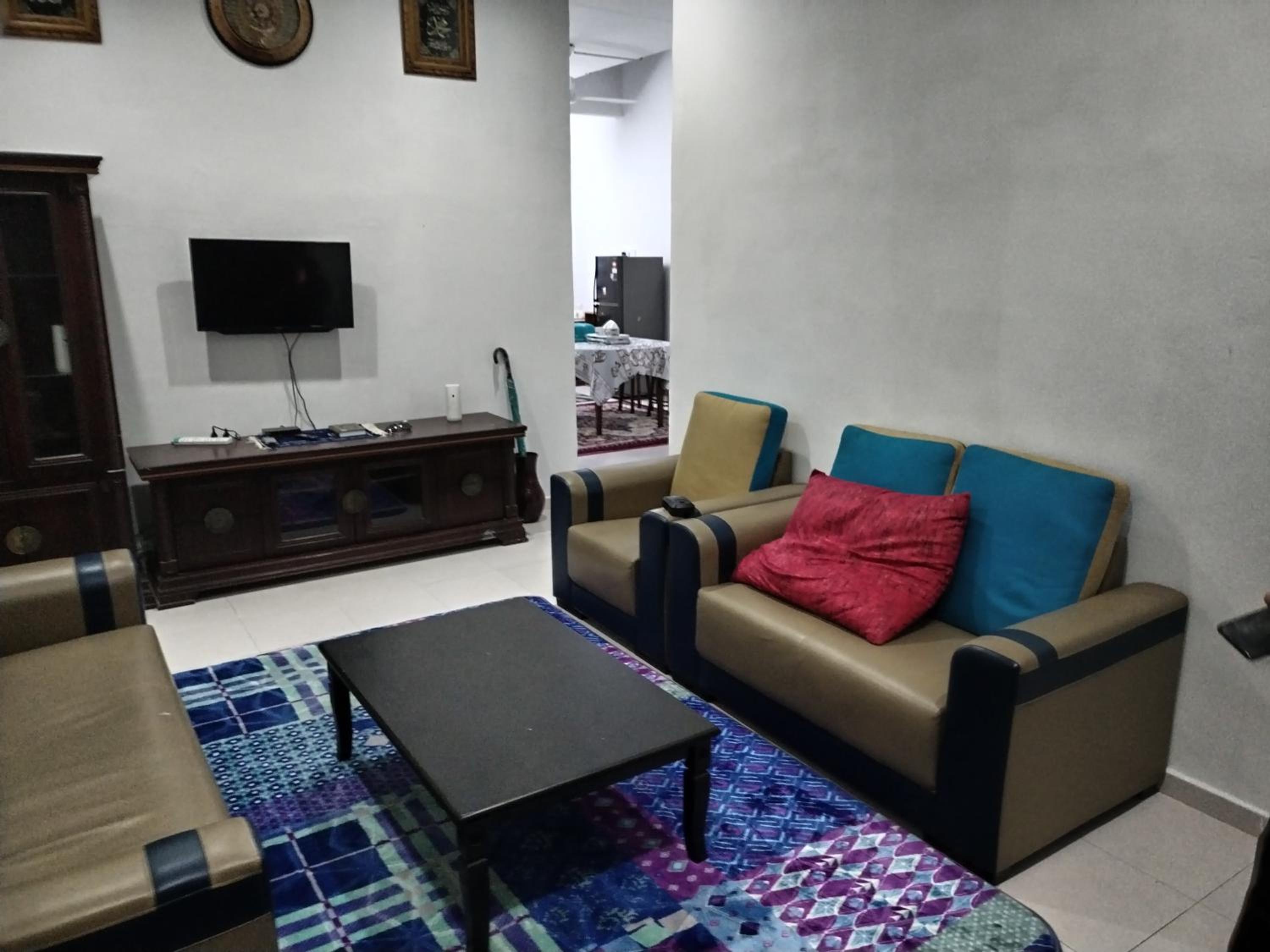 Three-Bedroom House photo 3