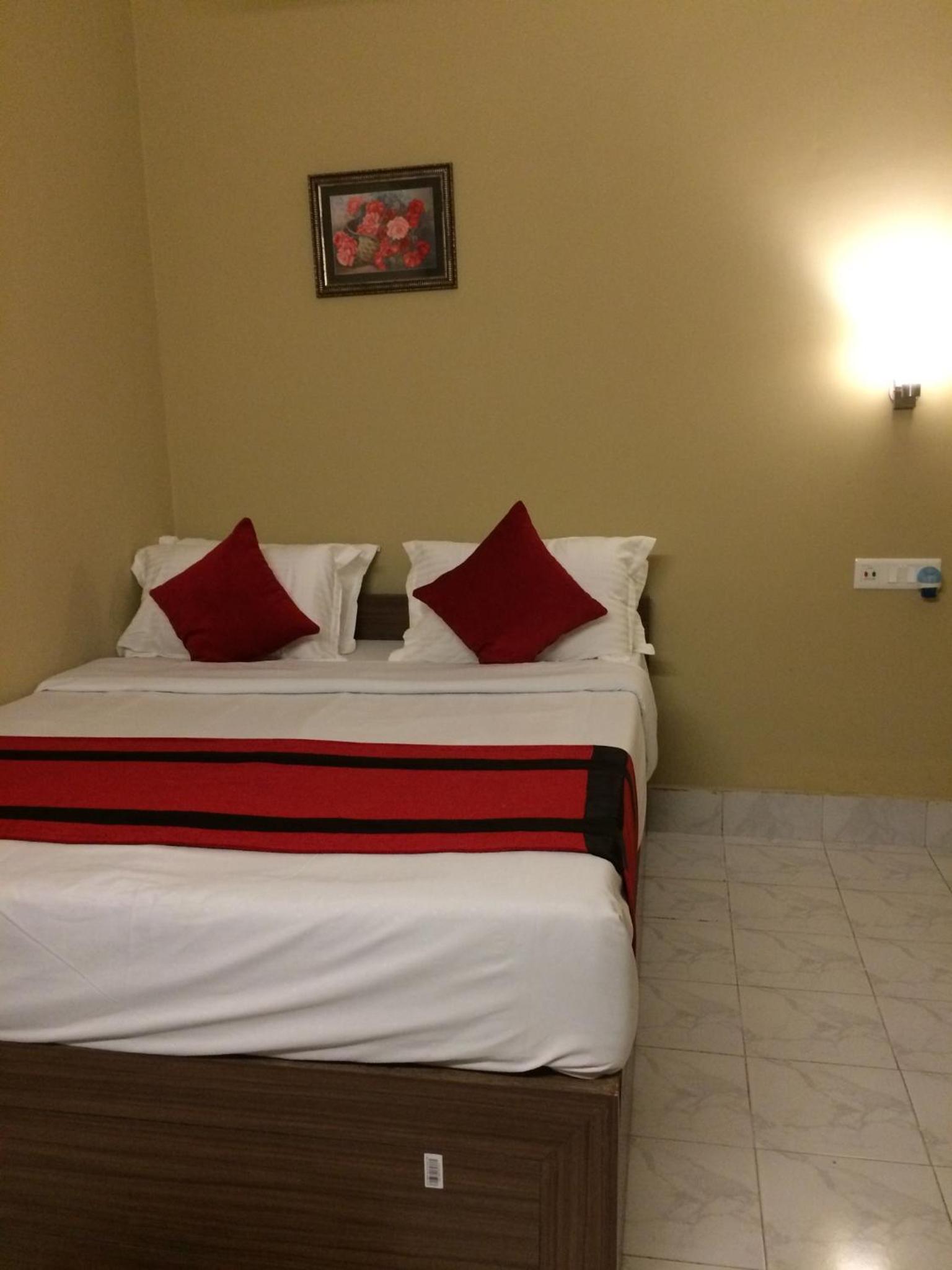 Deluxe Double Room (2 Adults + 1 Child)