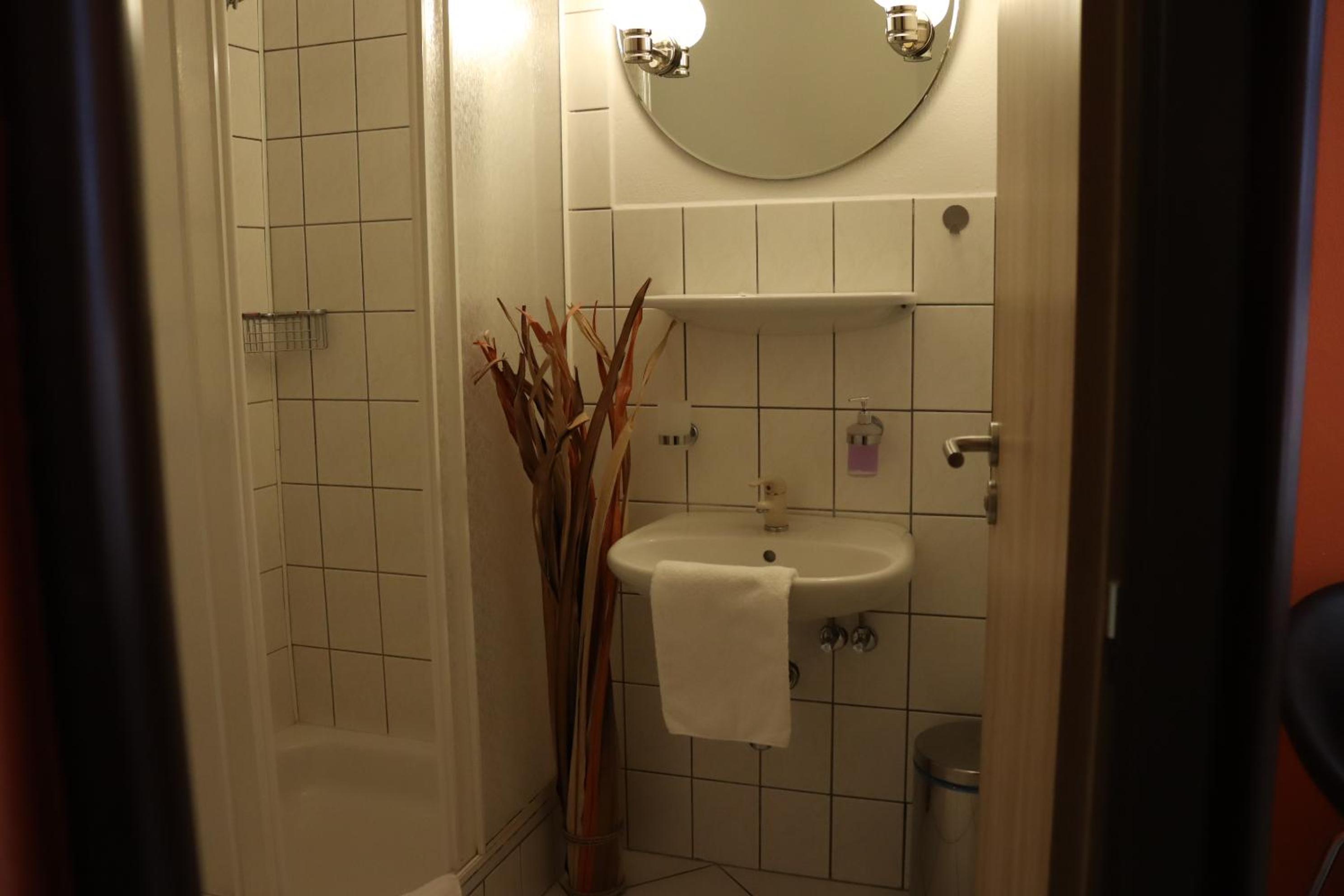 Deluxe Double Room (2 Adults + 1 Child) photo 3