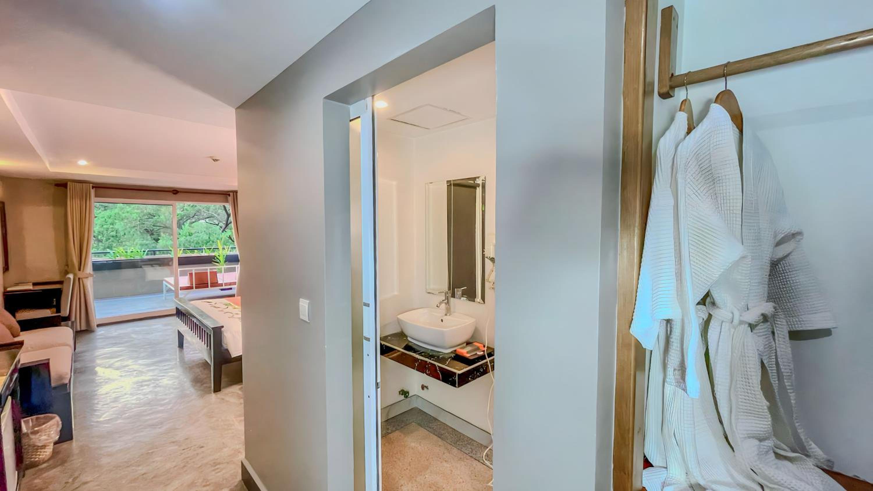 Junior Suite with Terrace River View - Free Pick Up - Photo 8