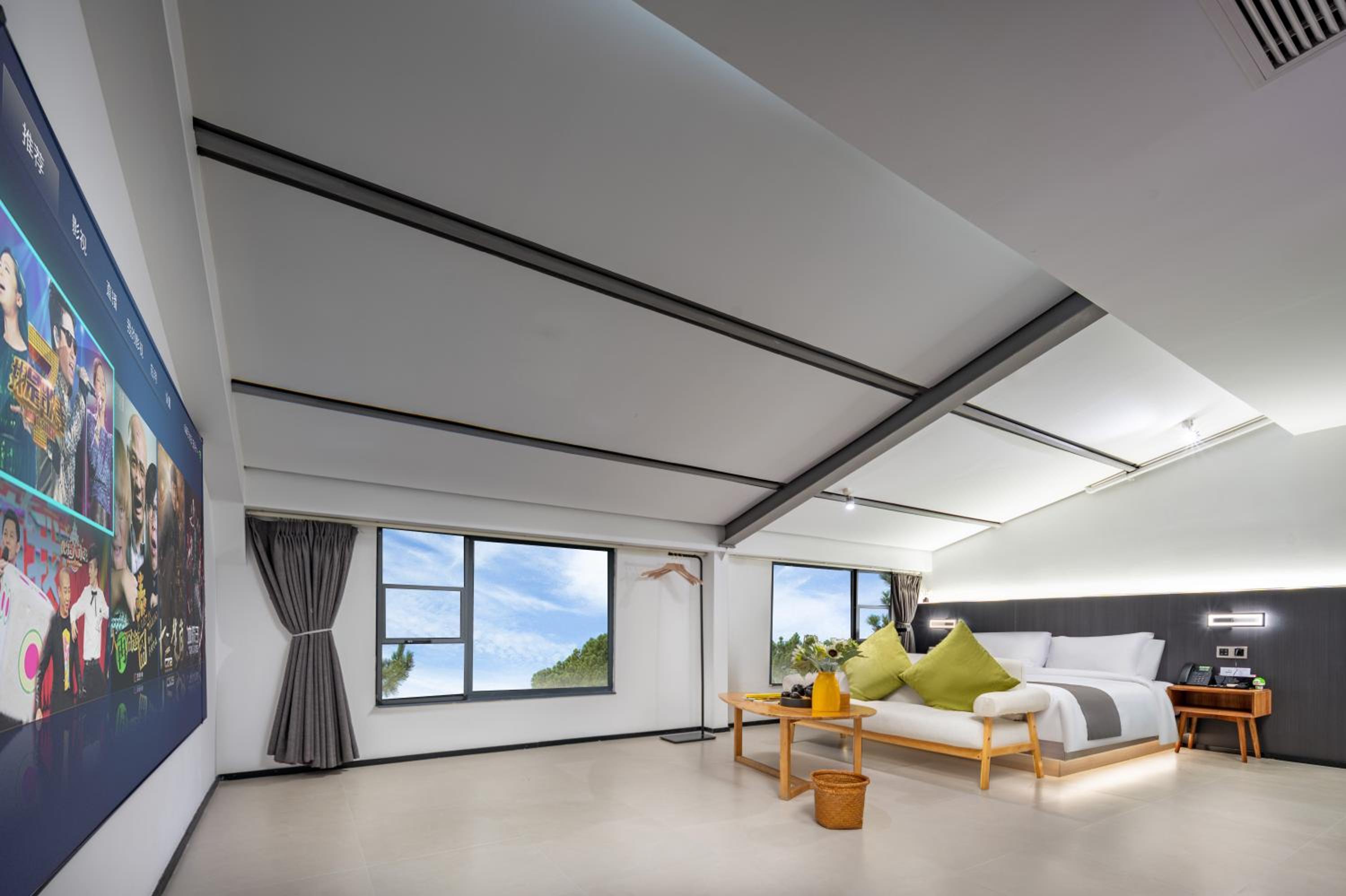 Elegant King Bed photo 3