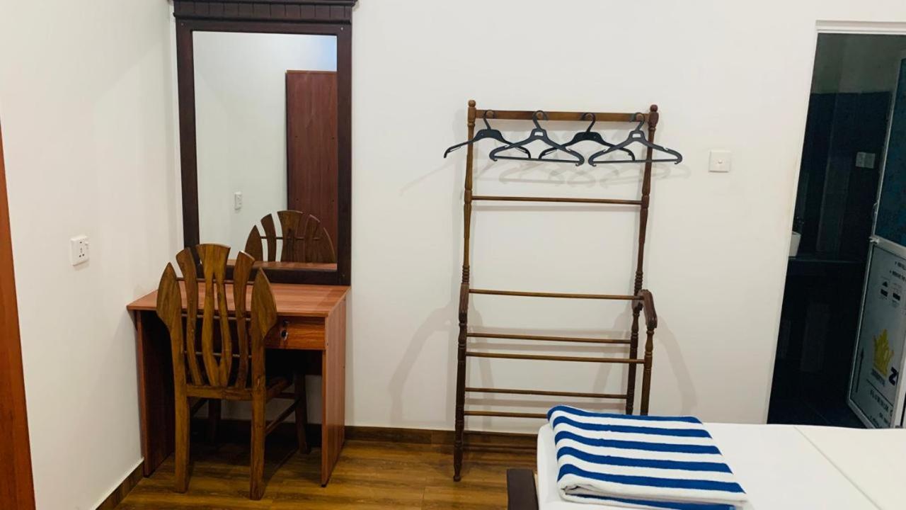 Deluxe Double Room with Side Sea View - Photo 2