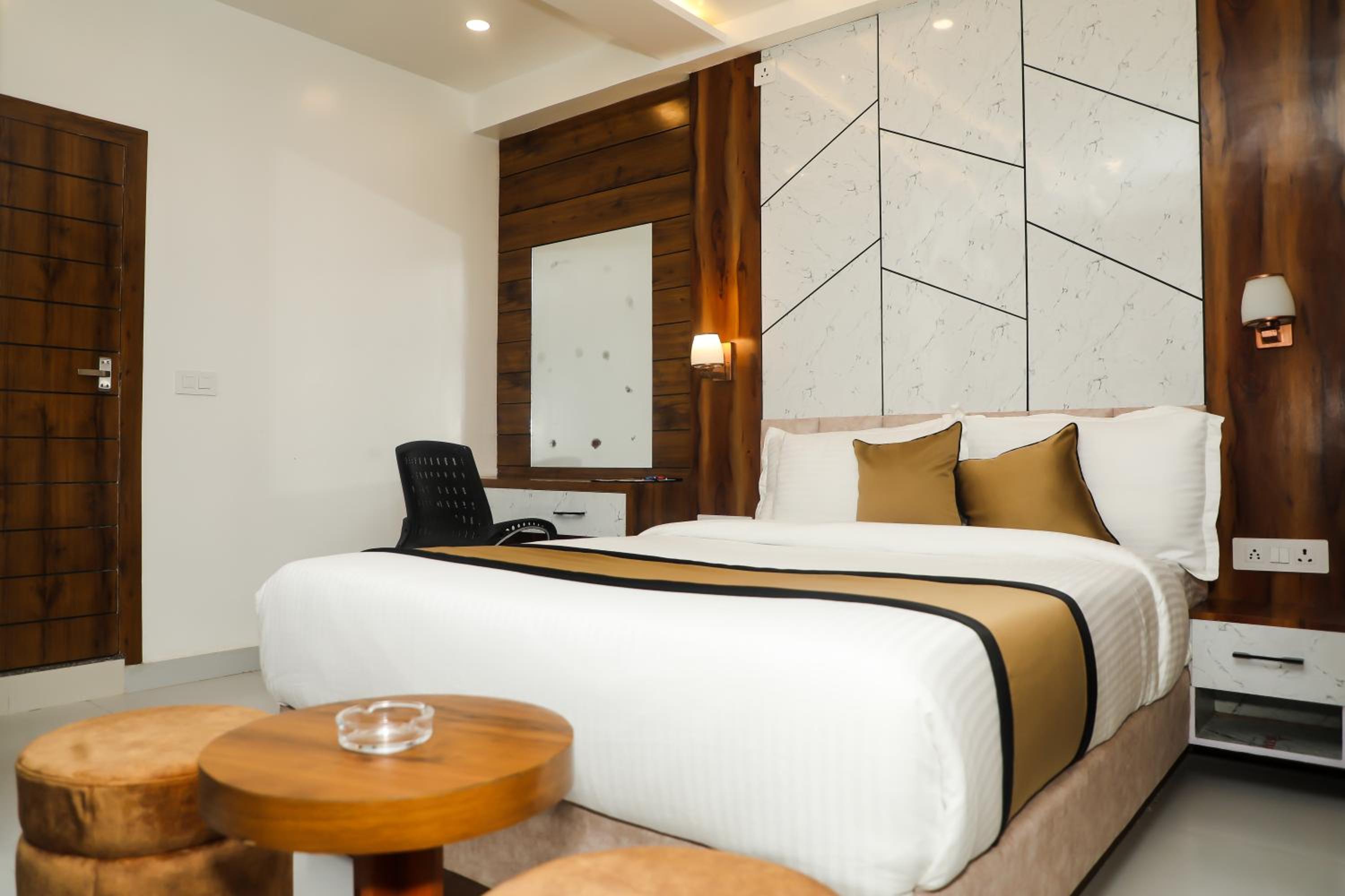 Deluxe Double Room with Balcony