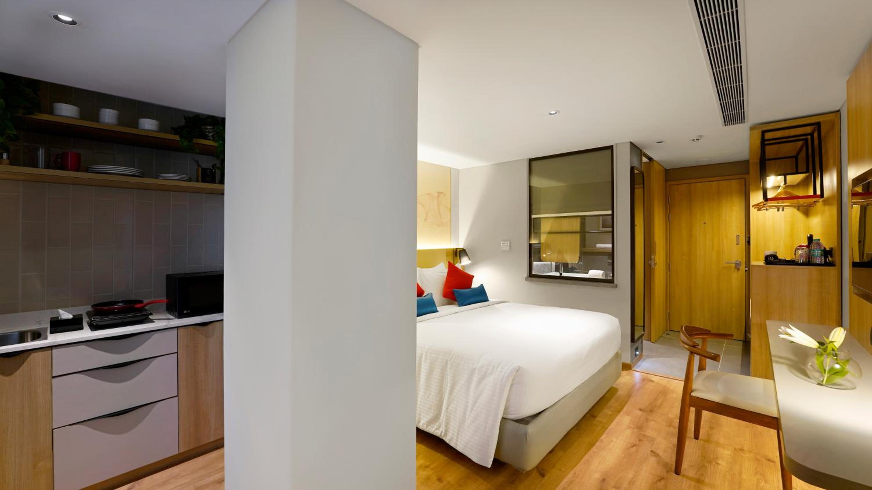Deluxe King Room - Non-Smoking