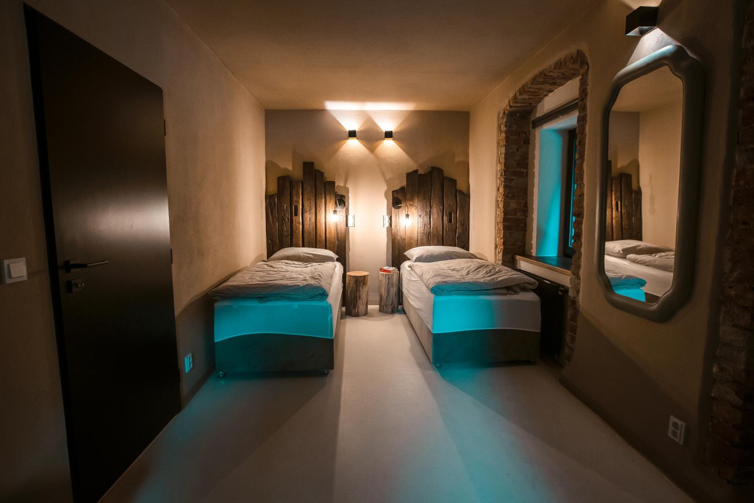 Deluxe Two-Bedroom Apartment with Garden View photo 3
