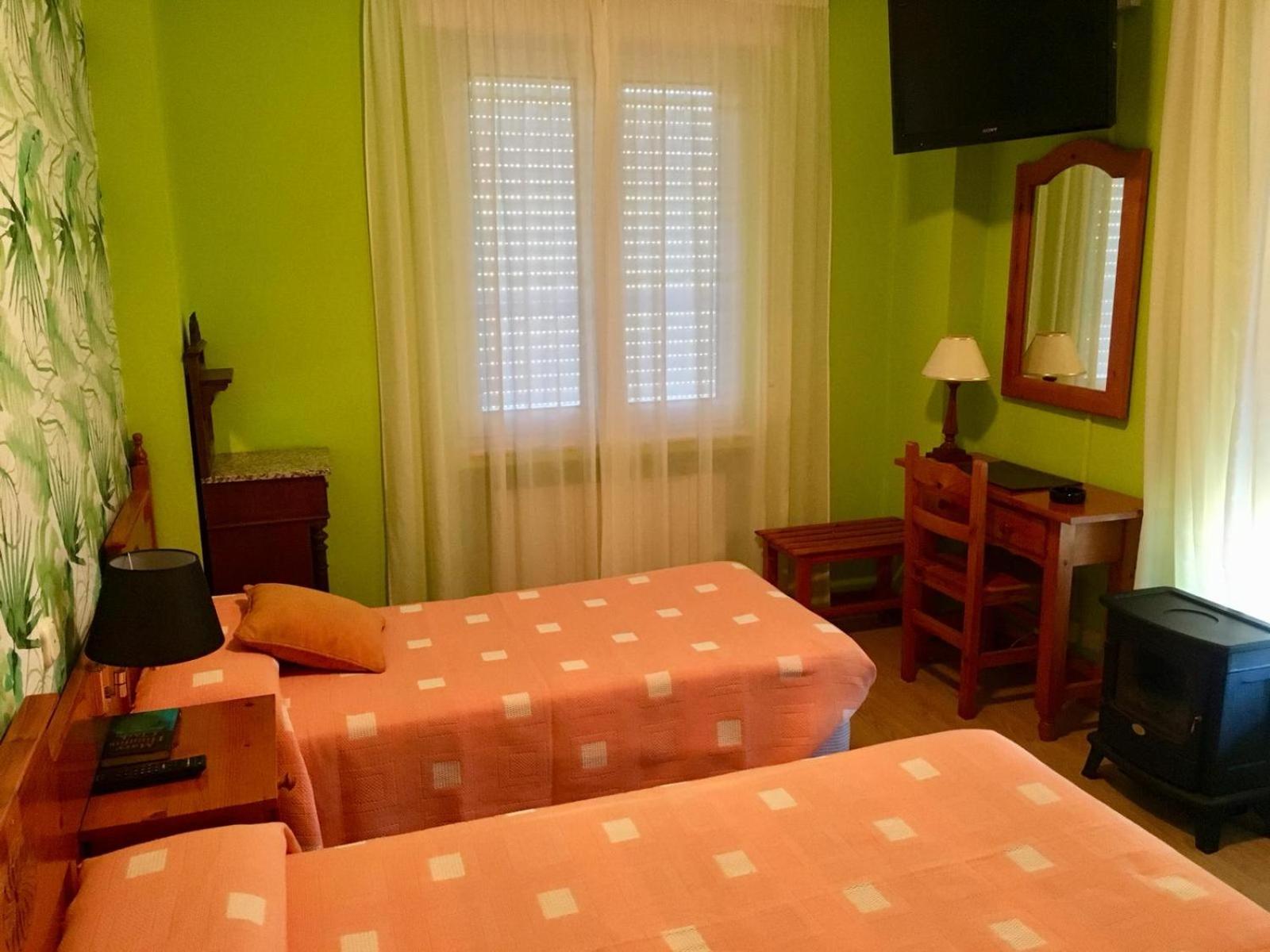 Habitación Triple con Baño Privado