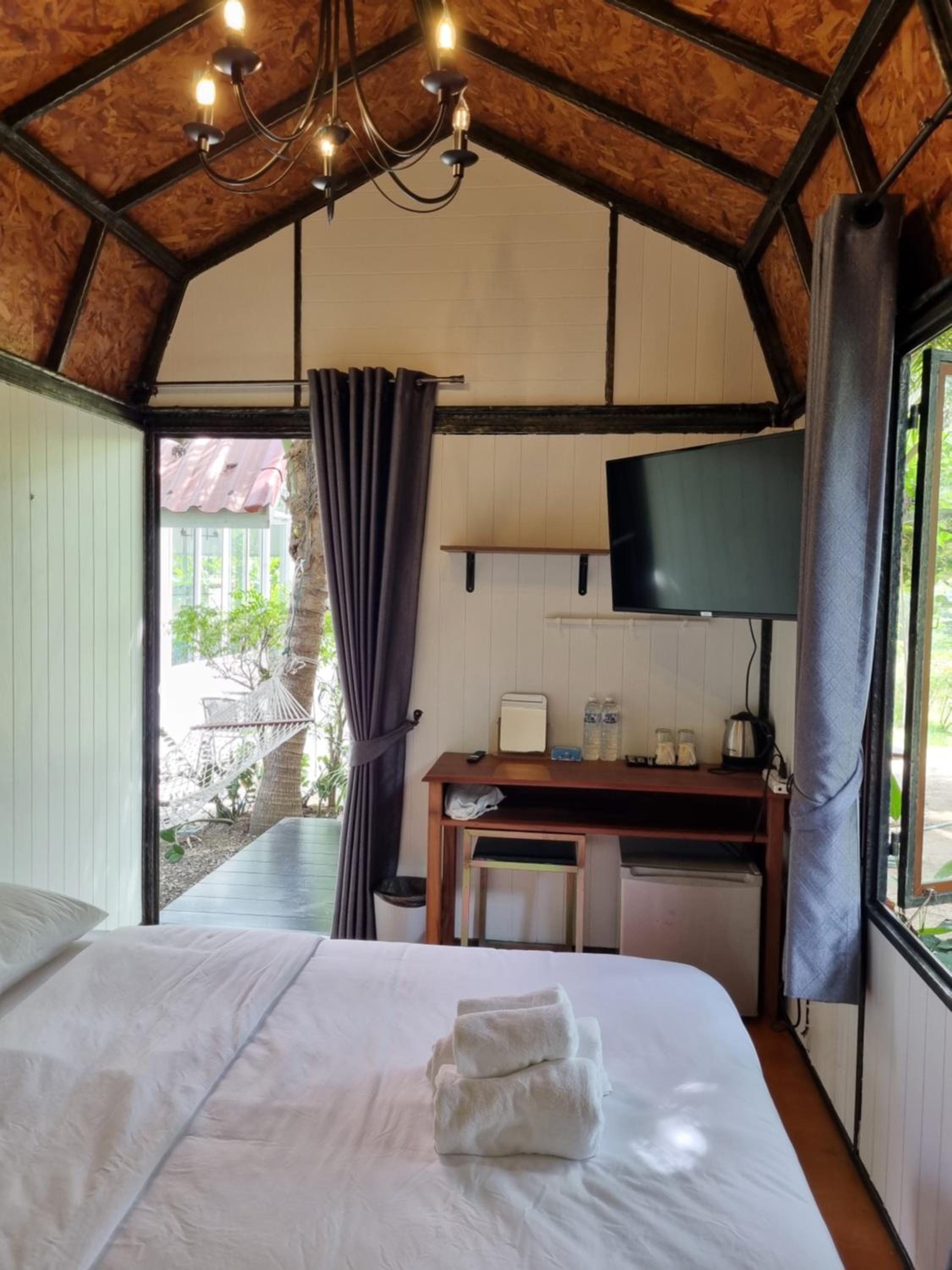 Queen Room with Garden View - Photo 5