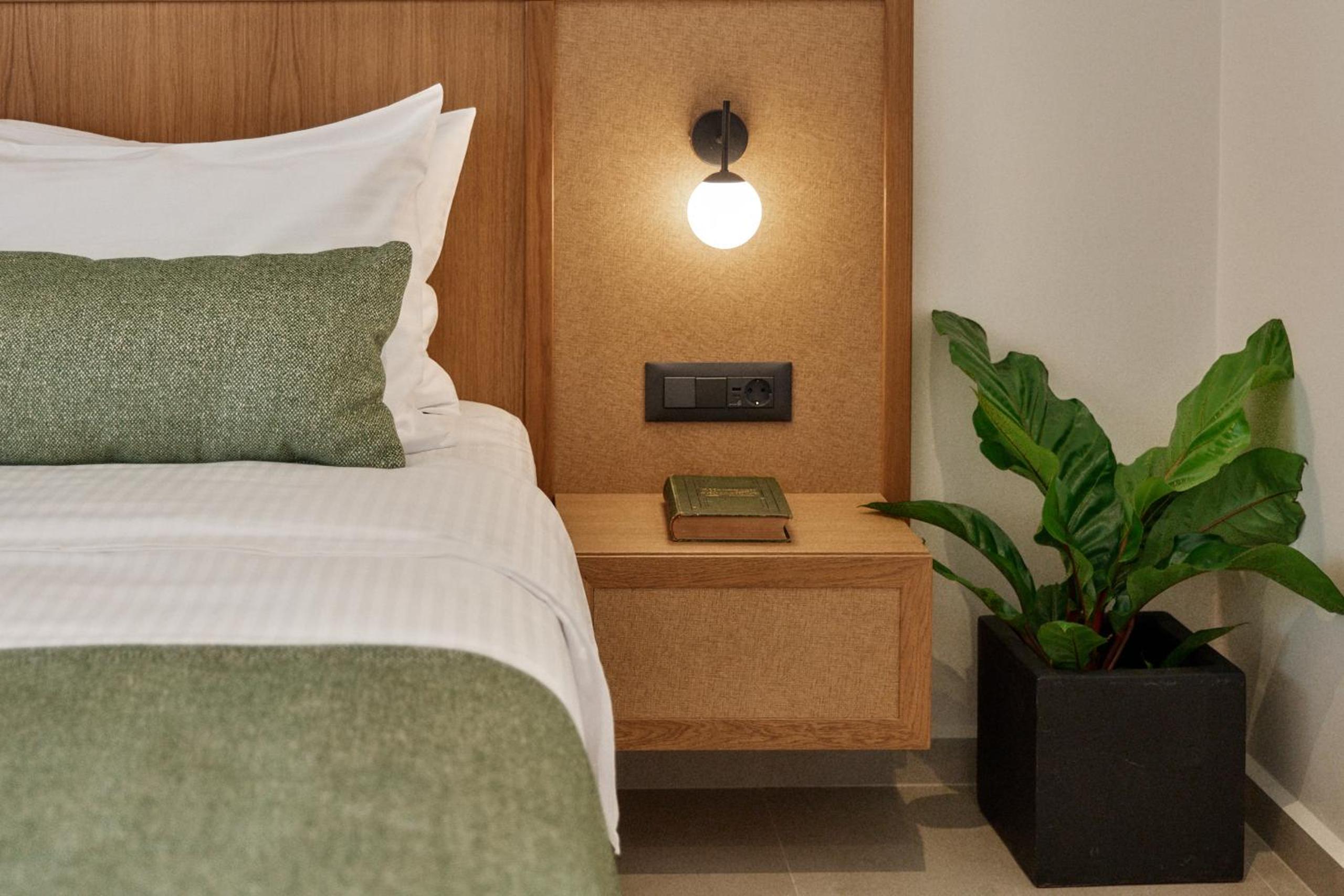Double Room with Garden View - Photo 6
