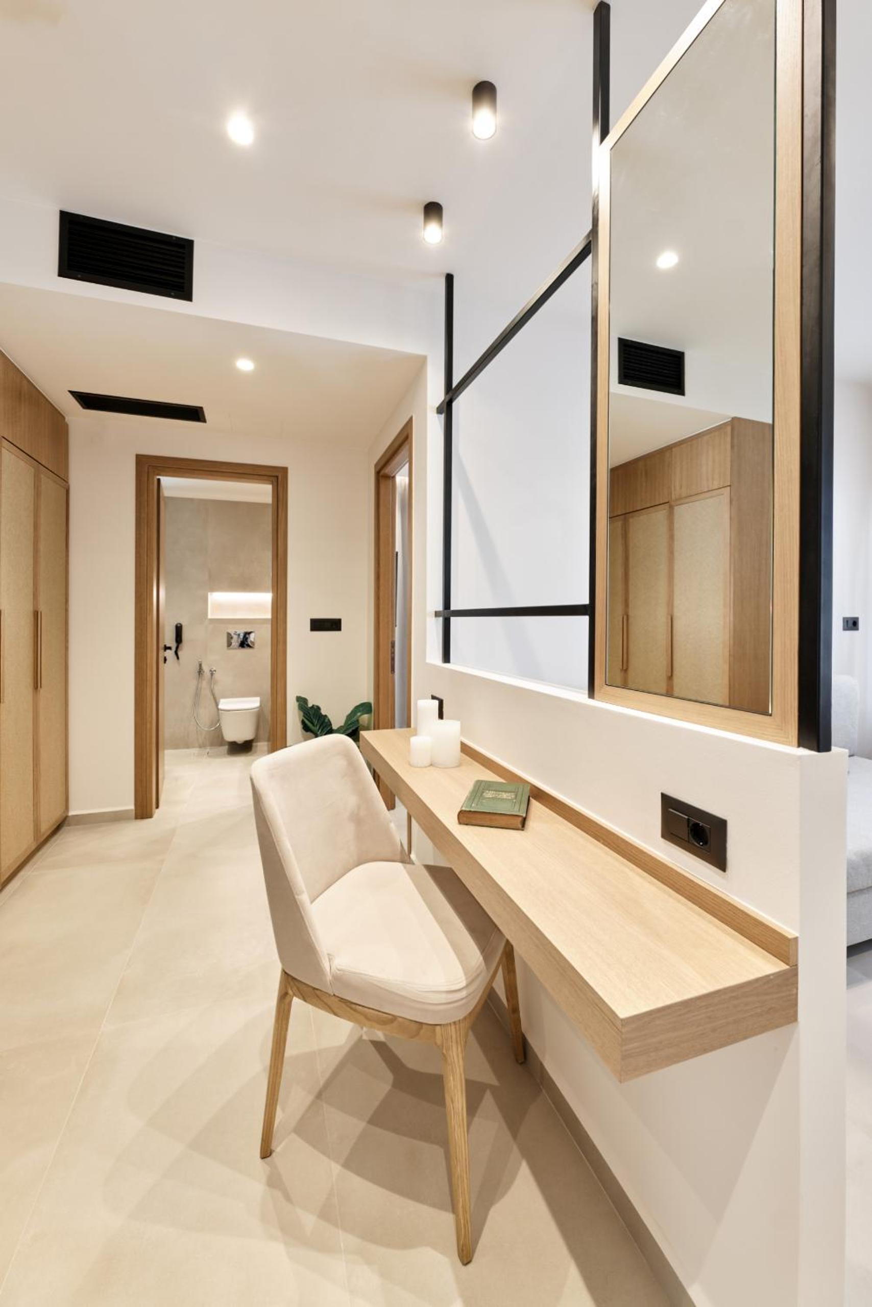 Classic Suite with Pool View - Photo 4