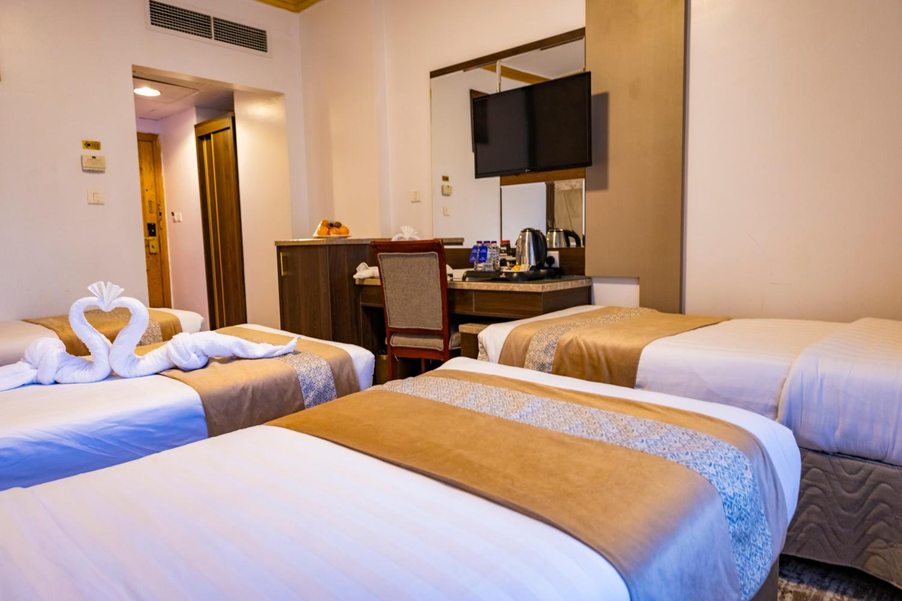 Standard Quadruple Room - Photo 9