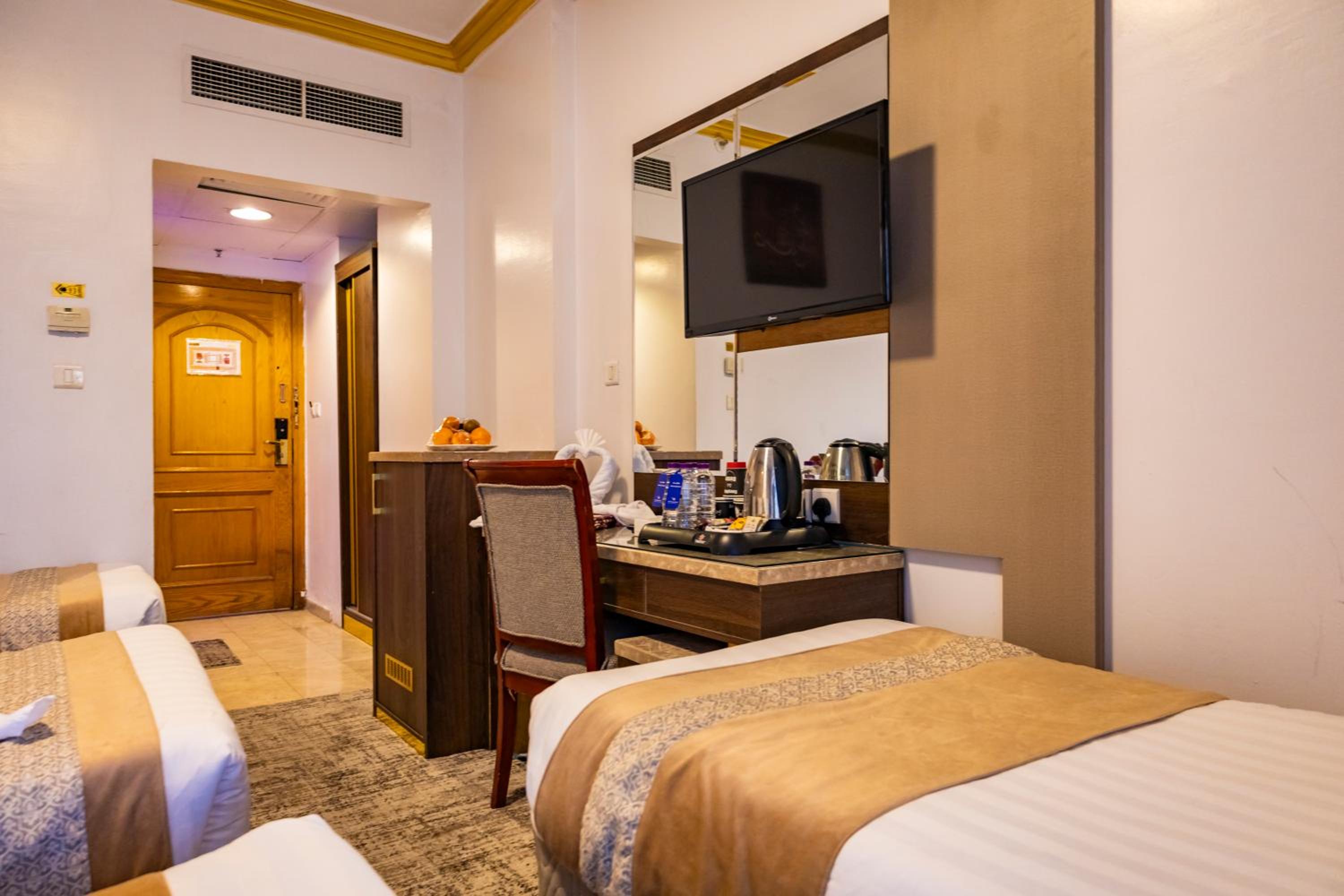 Standard Quadruple Room - Photo 15