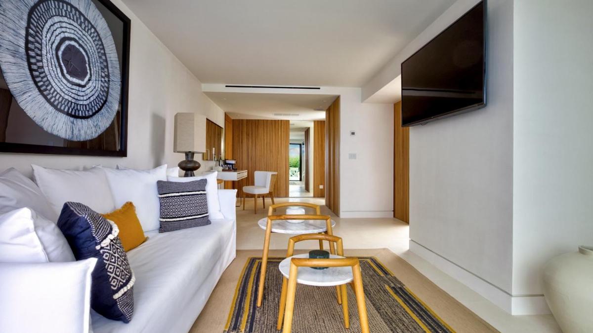 Front Sea View Grand Suite with Private Heated Pool