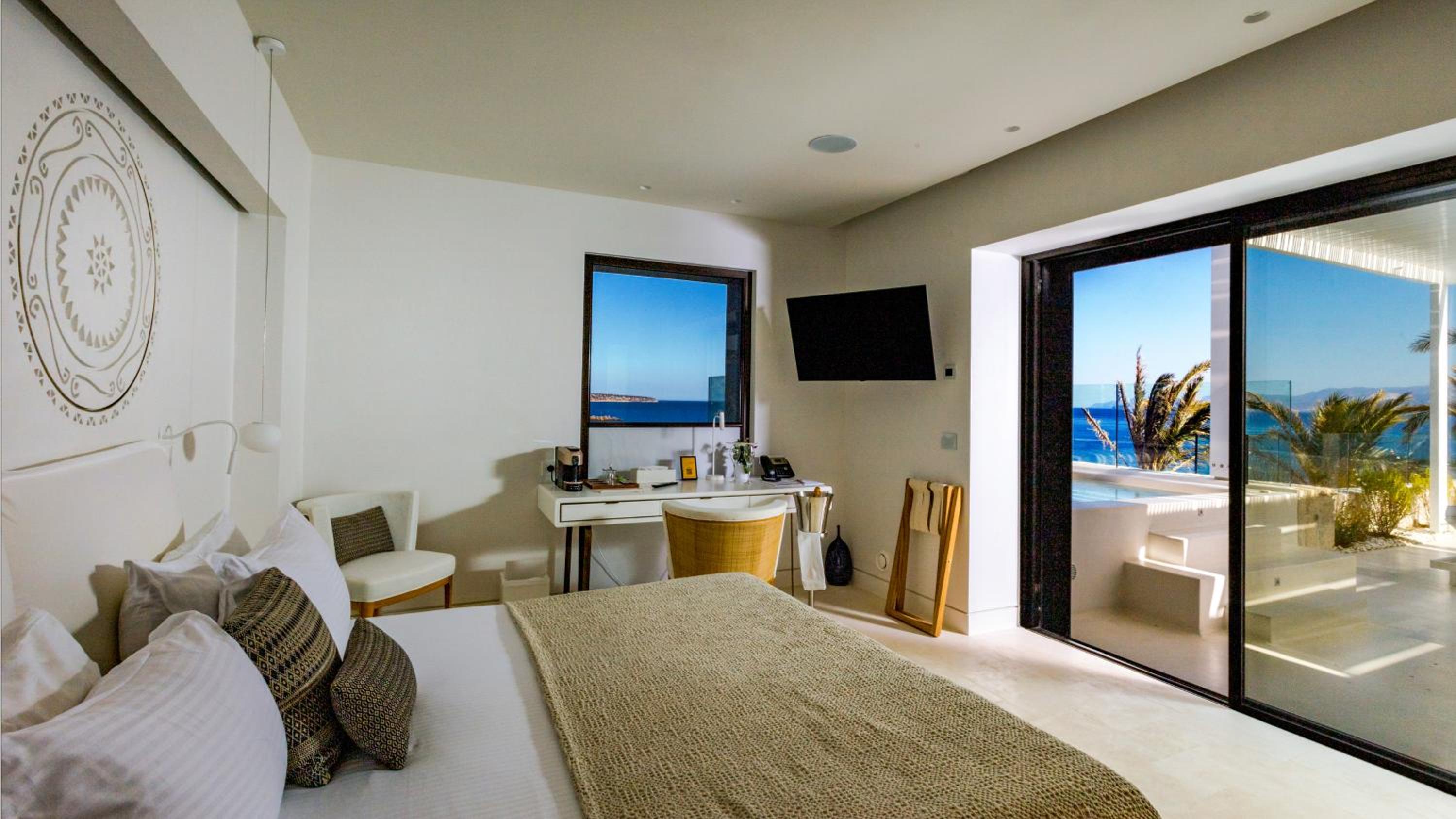 Premium Deluxe Room Sea View with Outdoor Jacuzzi   photo 2