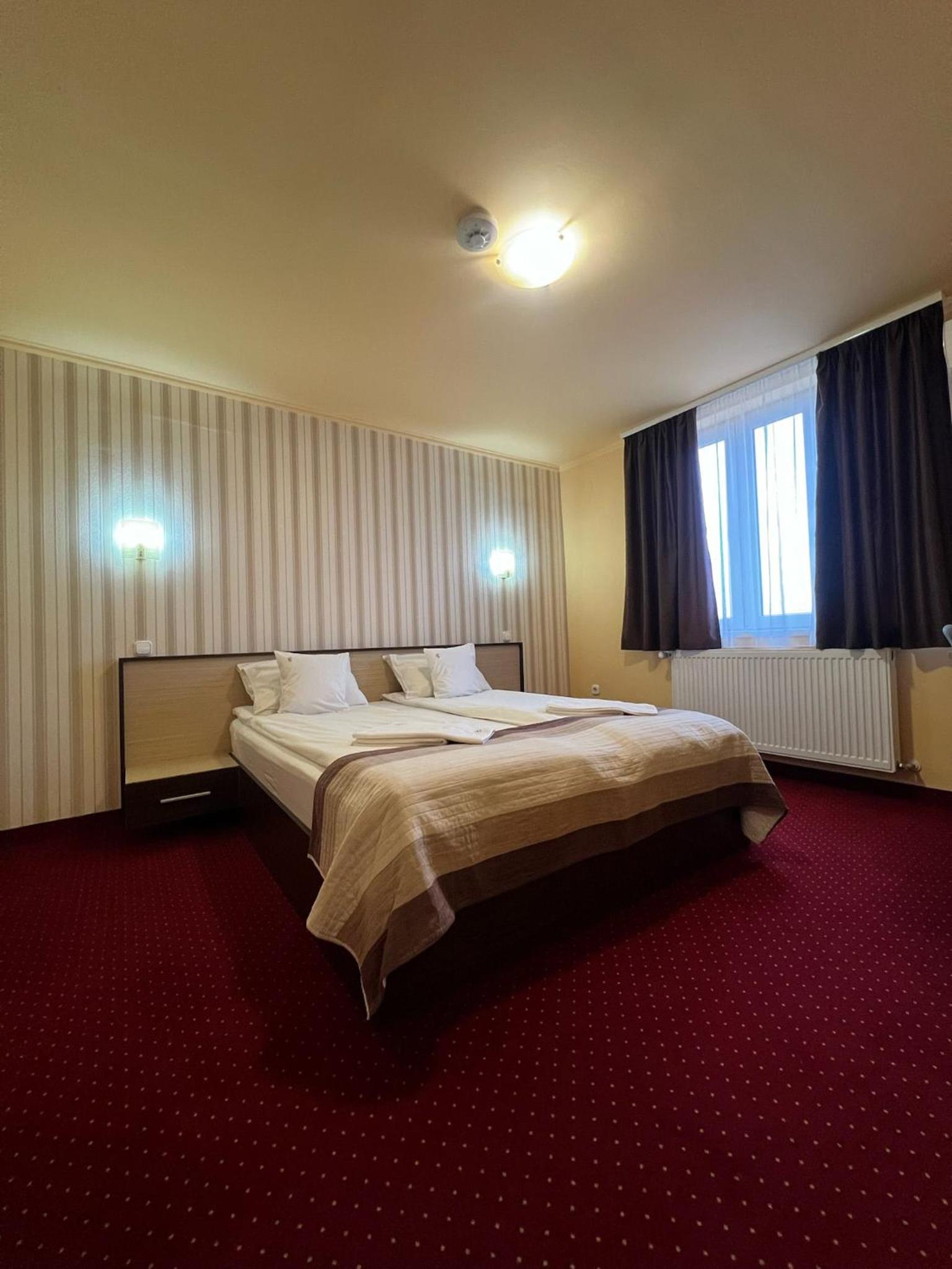Double Room - Photo 4