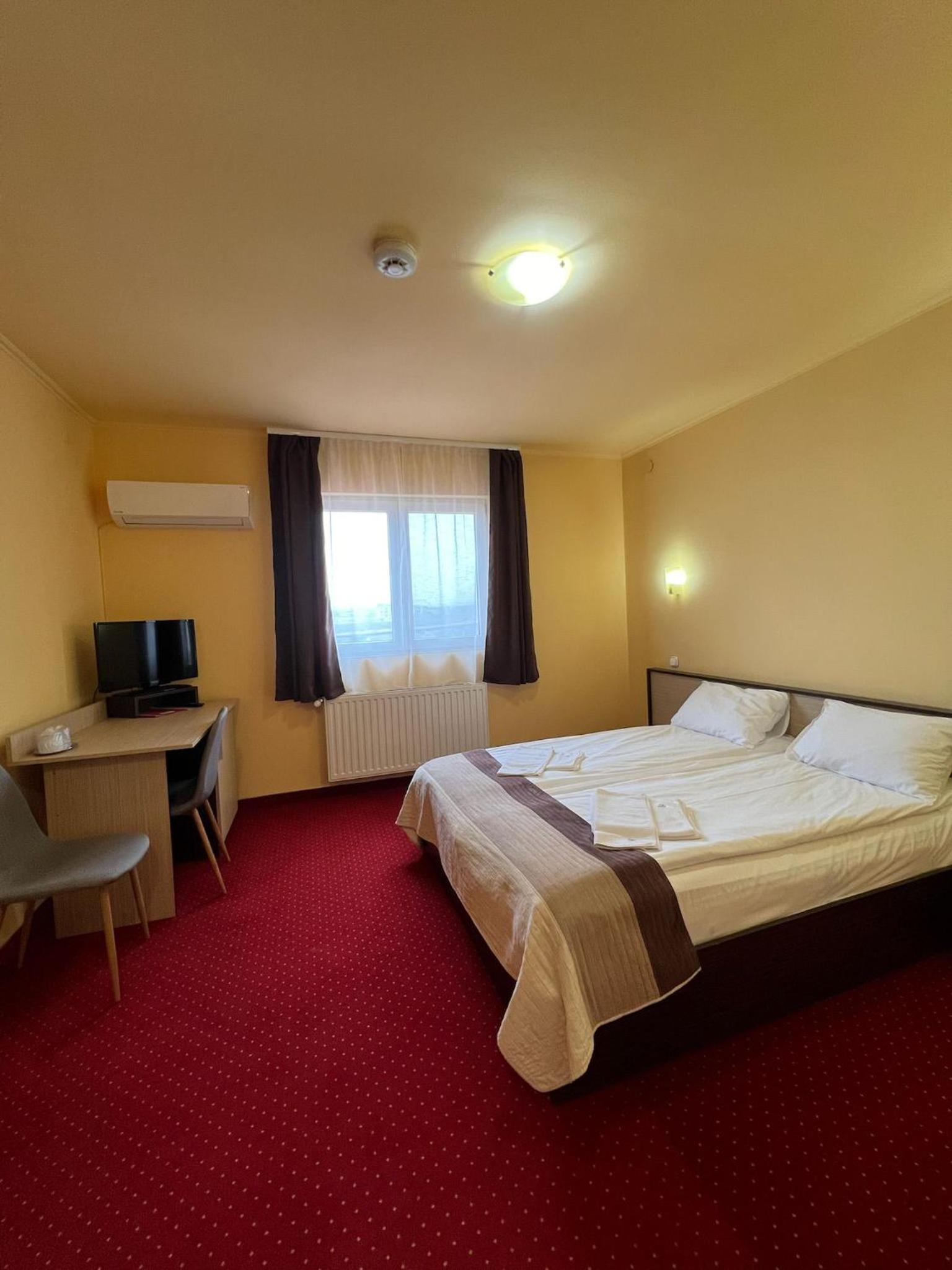 Double Room - Photo 7