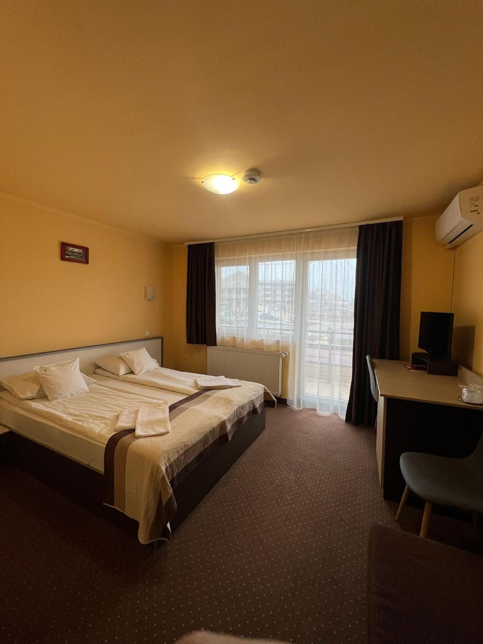 Double Room - Photo 6