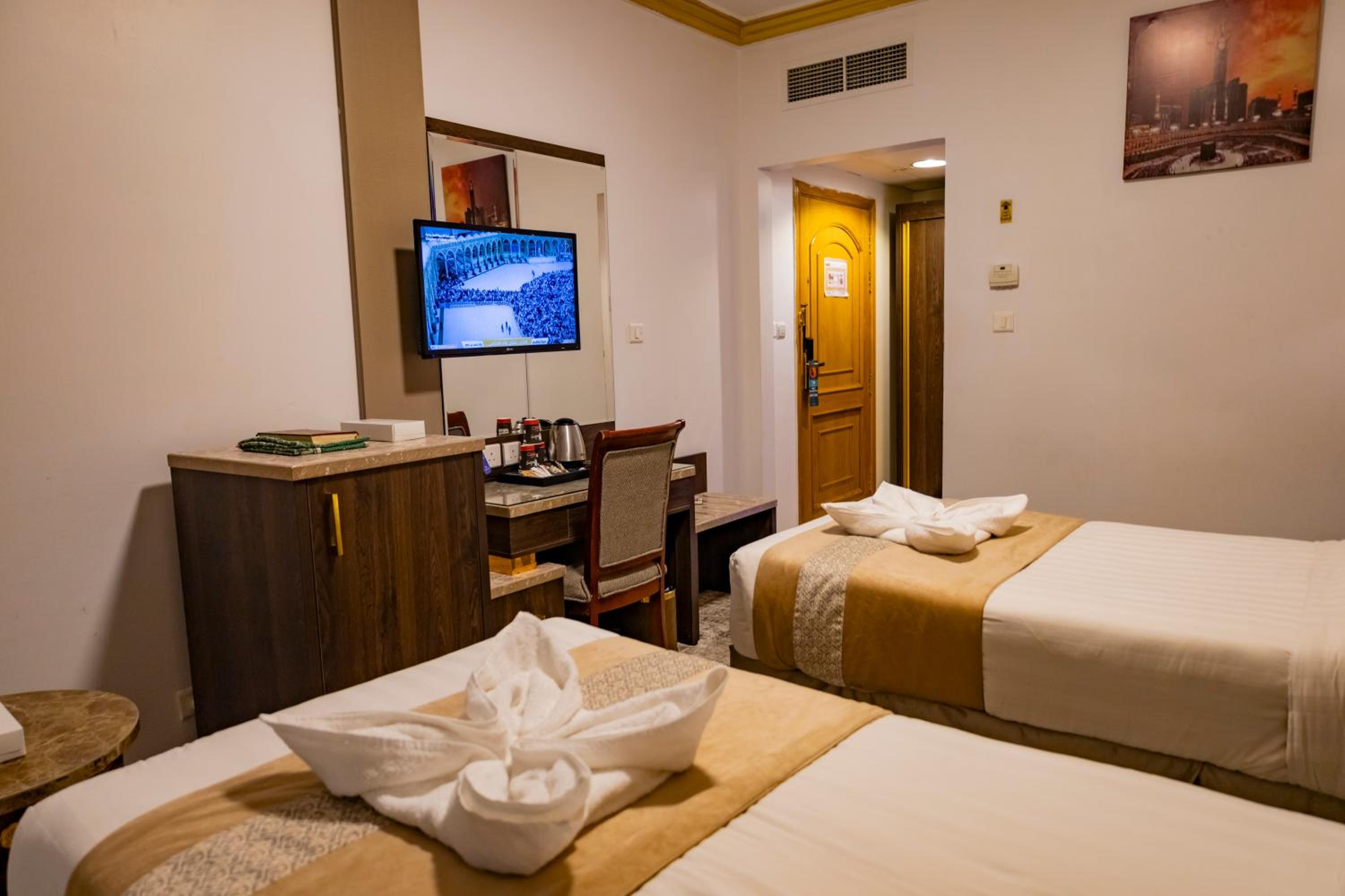 Standard Twin Room - Photo 22