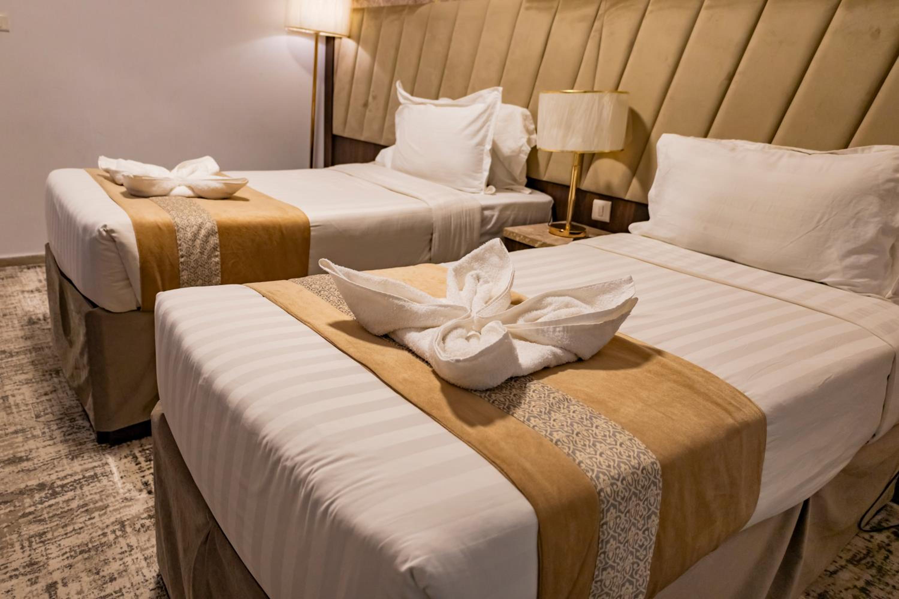 Standard Twin Room - Photo 17