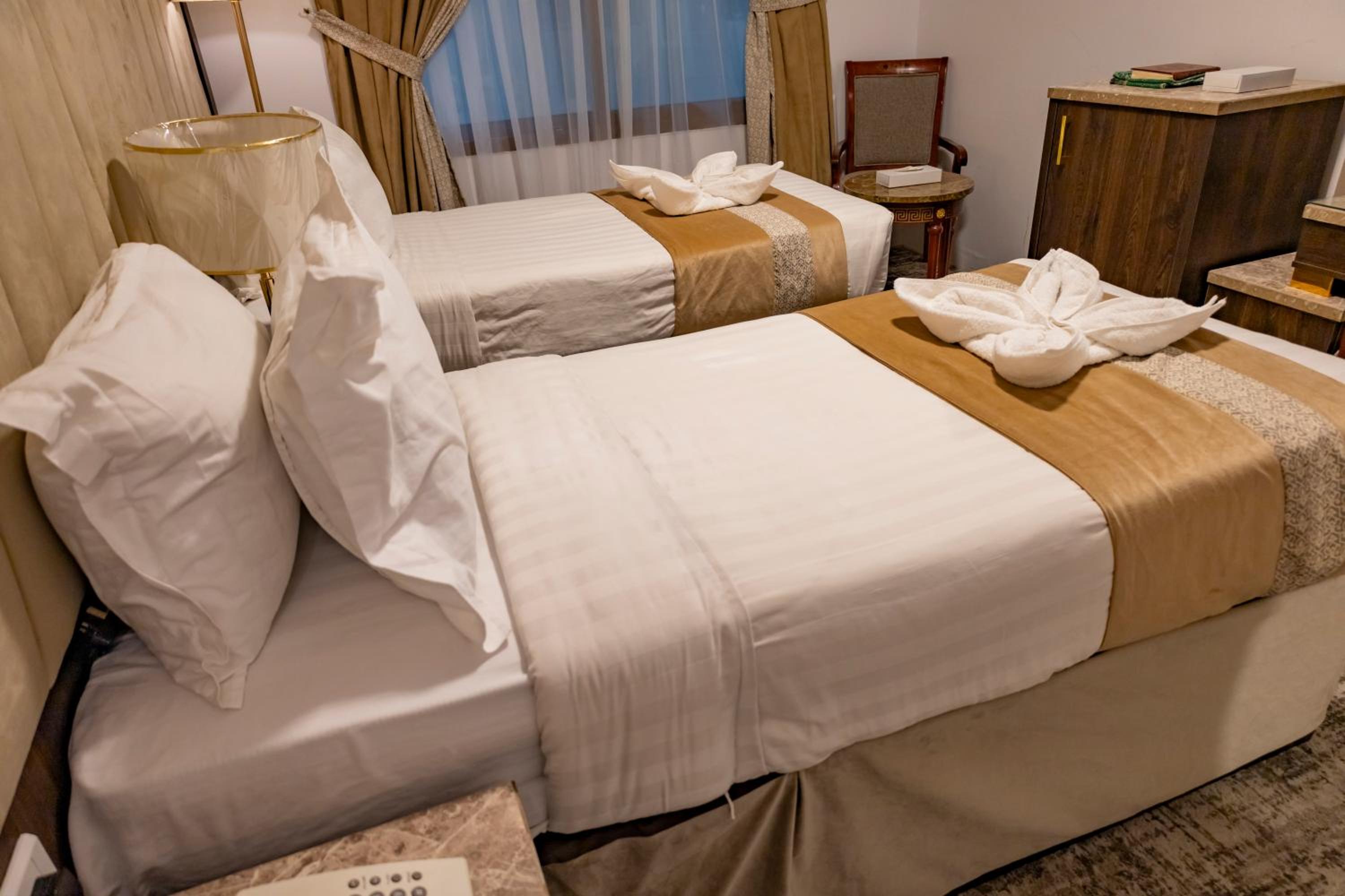 Standard Twin Room - Photo 11