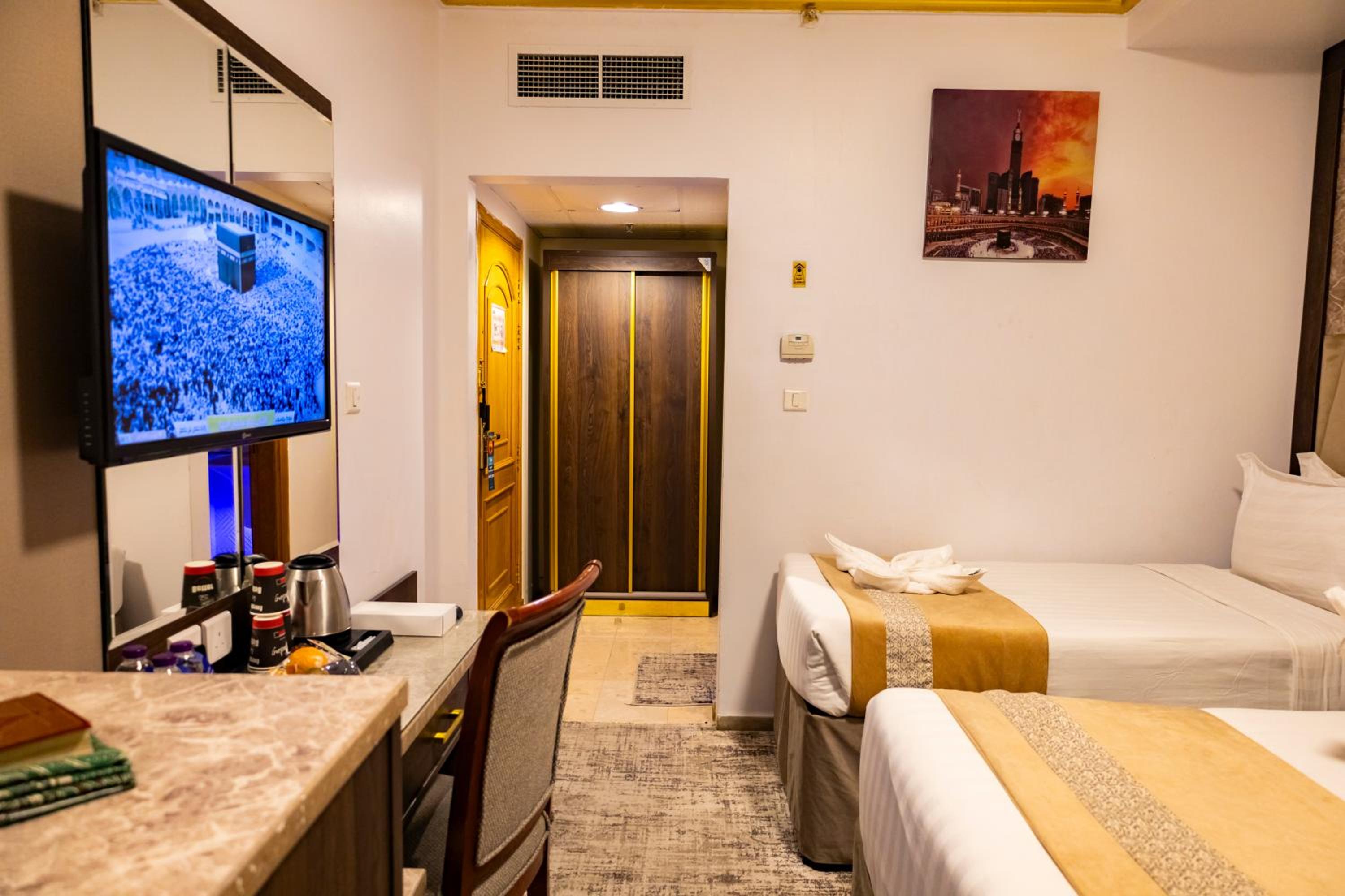 Standard Triple Room - Photo 23